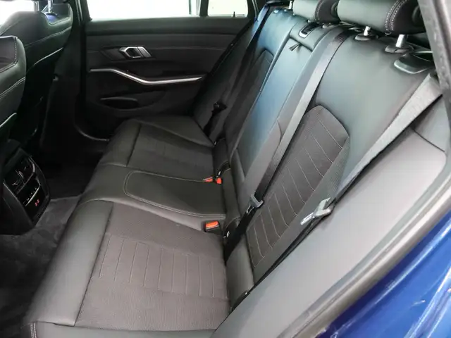 BMW 3 Series view 10