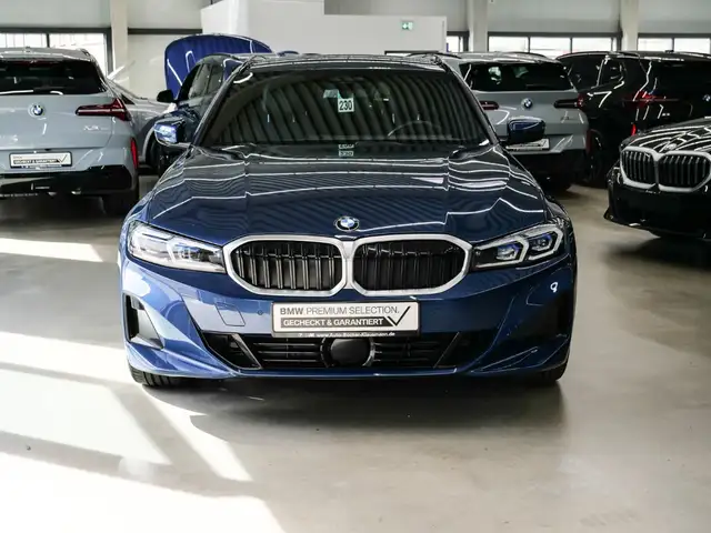 BMW 3 Series view 3