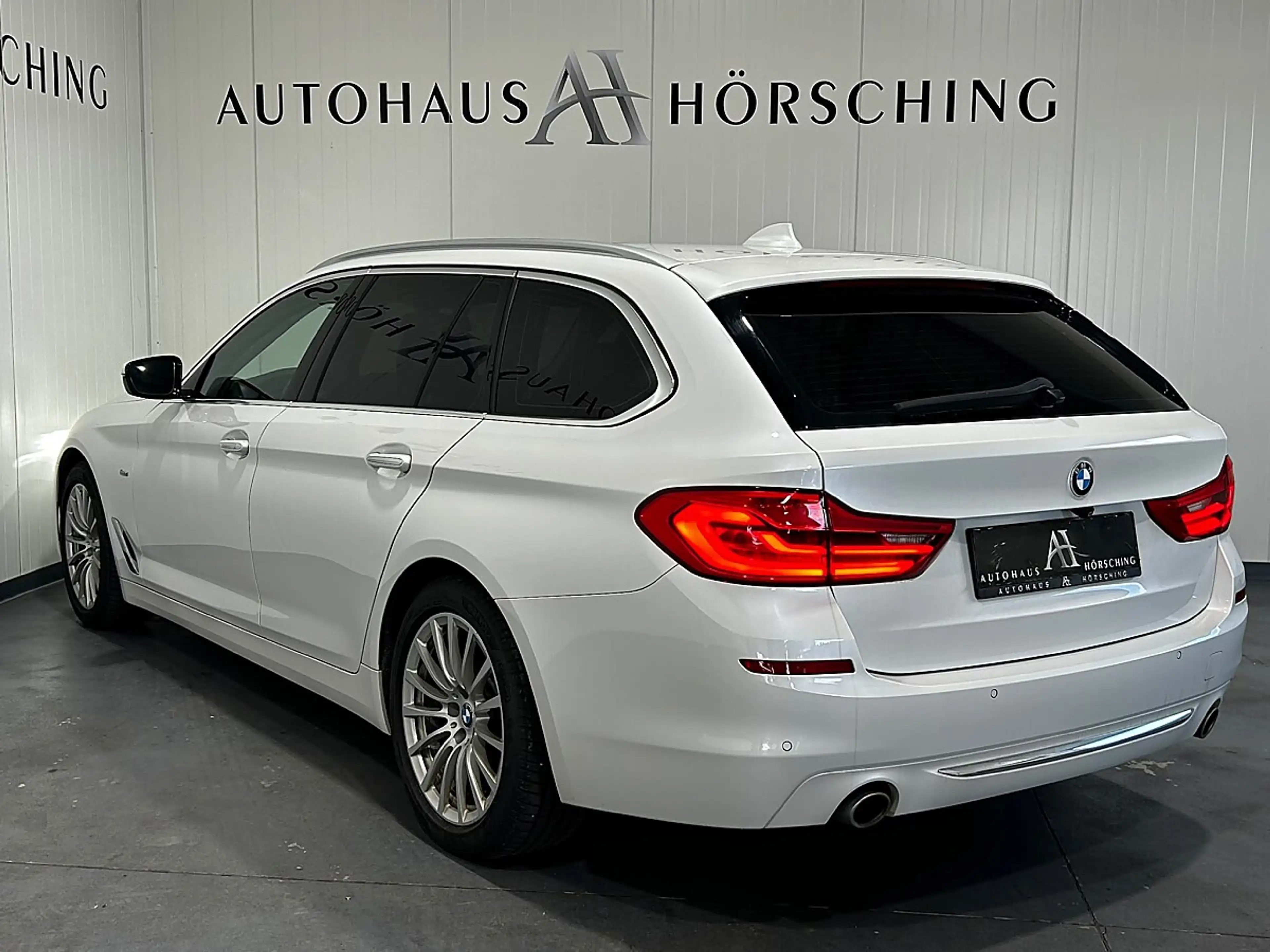 BMW 520 d Touring Aut.//PANO//HEAD-UP//AMBIENTE// — photo 5