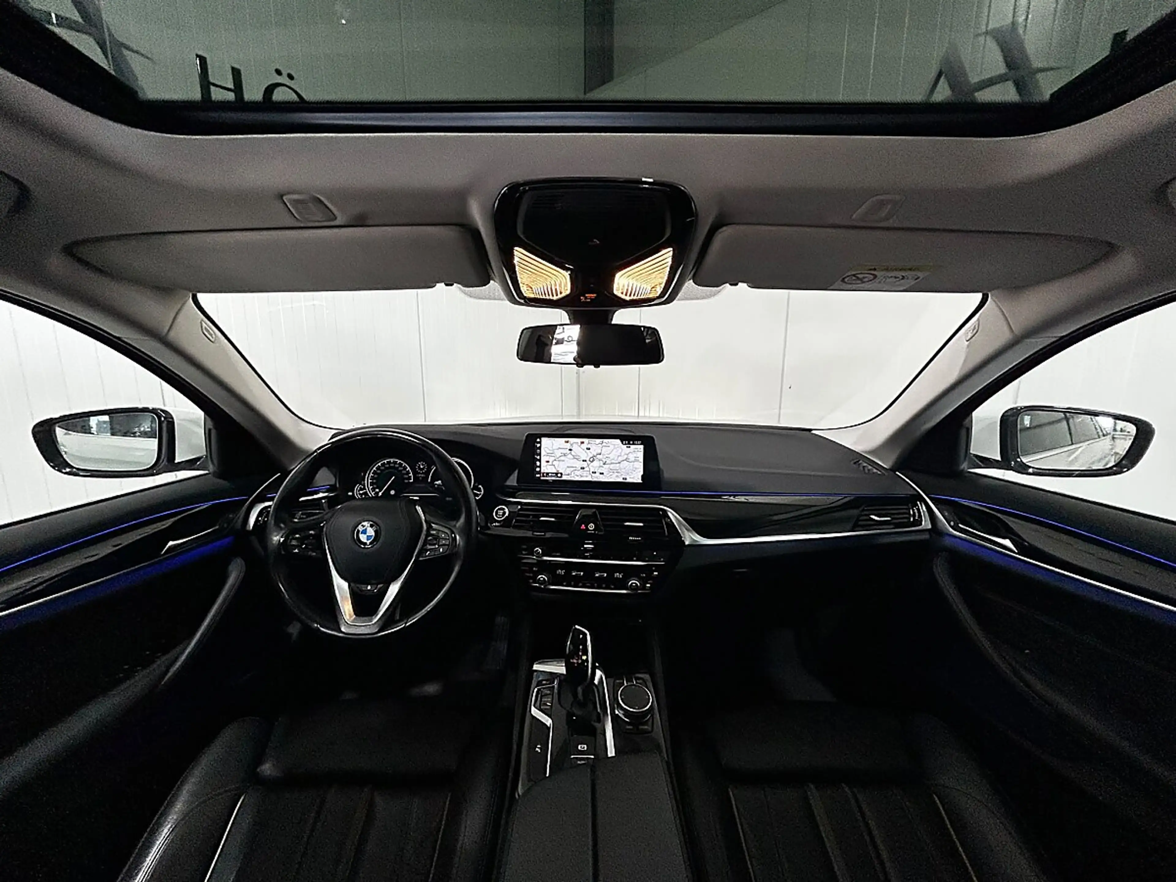 BMW 520 d Touring Aut.//PANO//HEAD-UP//AMBIENTE// — photo 9