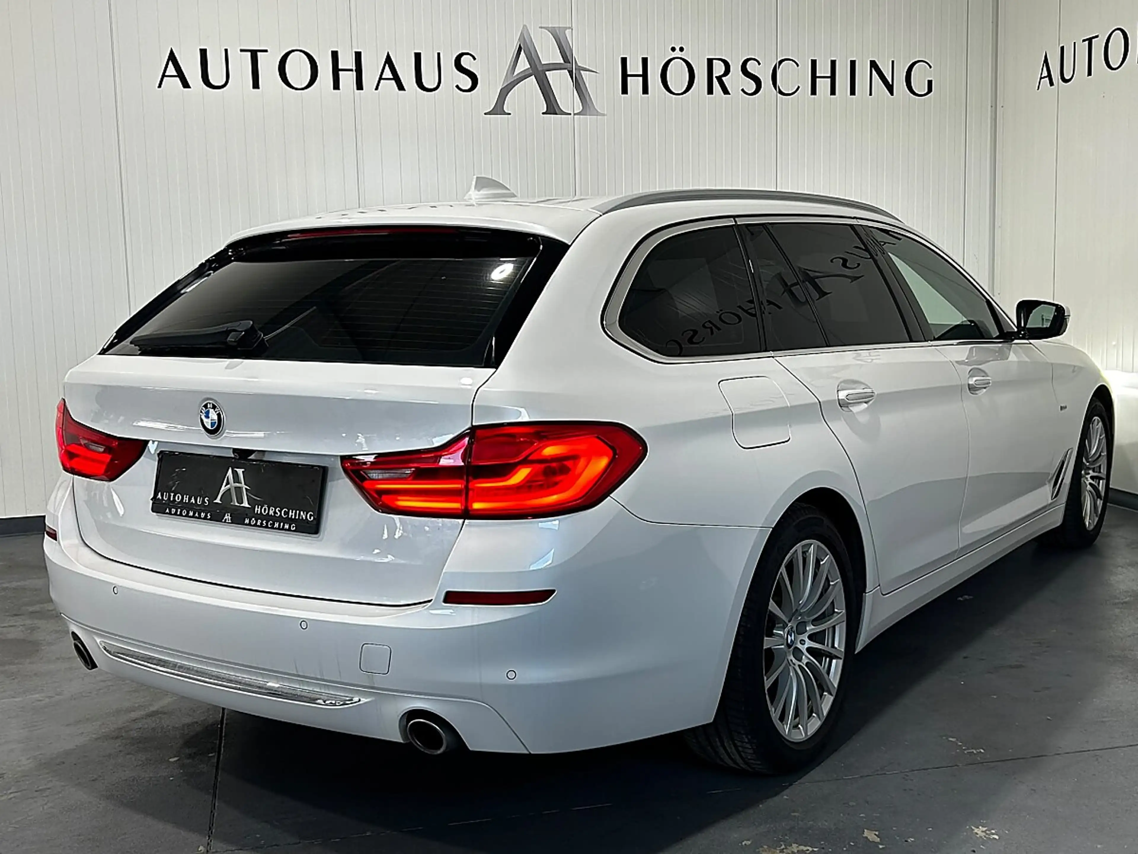 BMW 520 d Touring Aut.//PANO//HEAD-UP//AMBIENTE// — photo 7