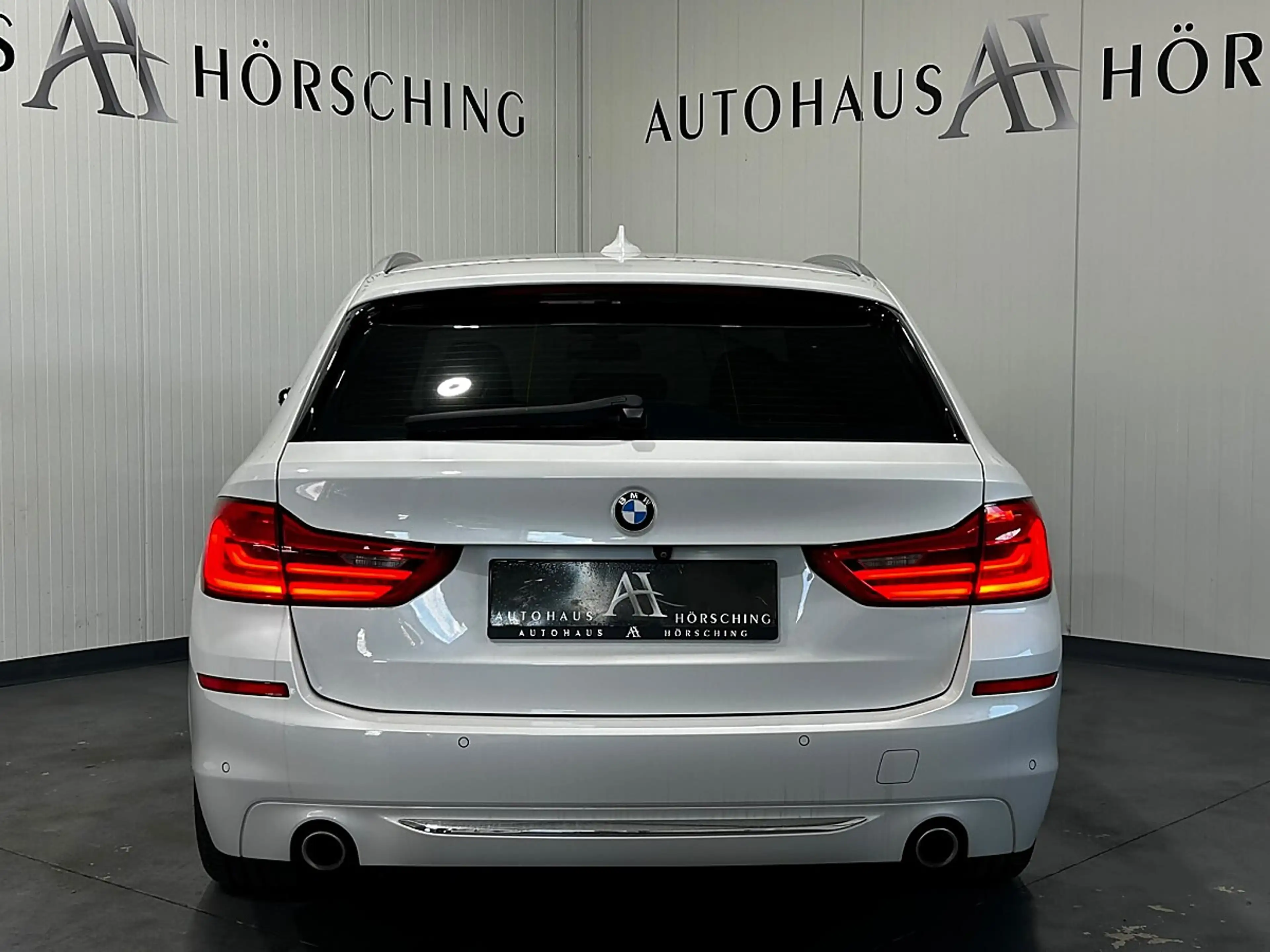 BMW 520 d Touring Aut.//PANO//HEAD-UP//AMBIENTE// — photo 6