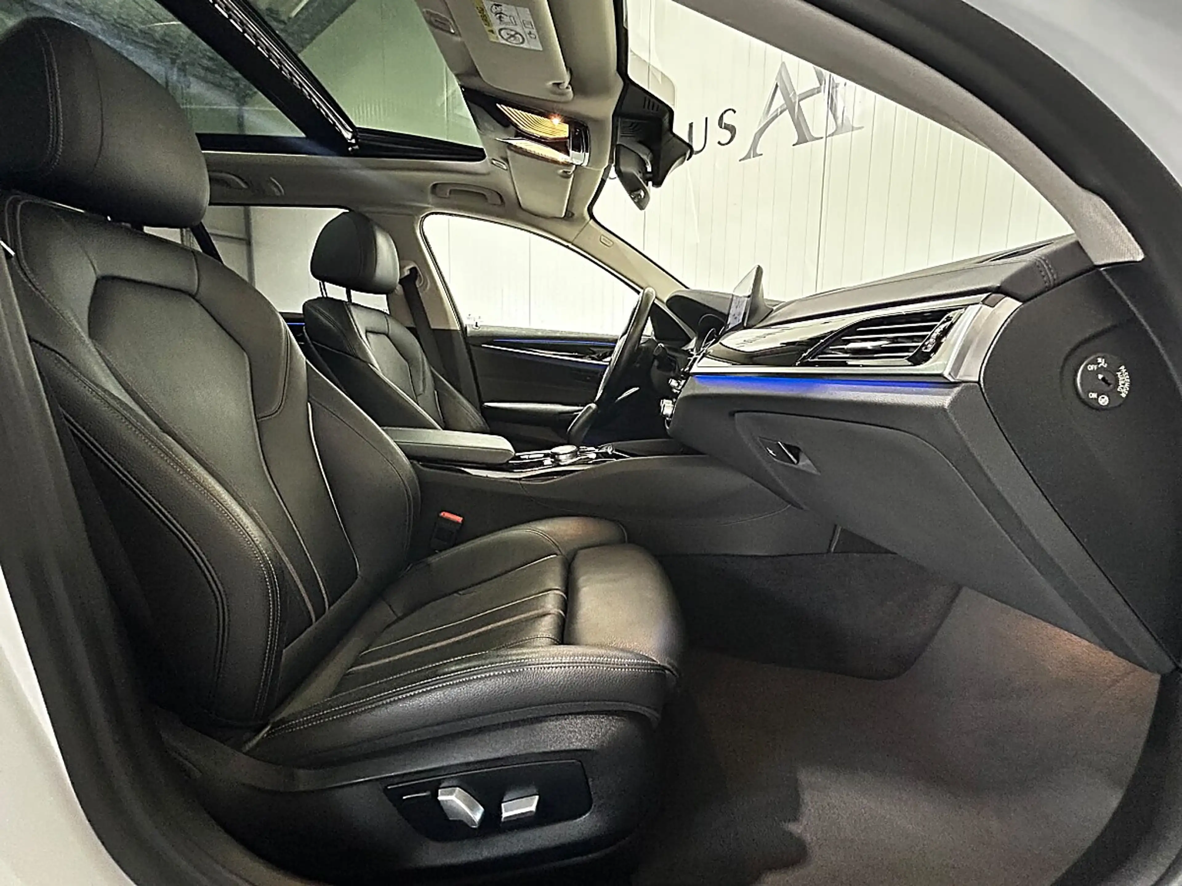 BMW 520 d Touring Aut.//PANO//HEAD-UP//AMBIENTE// — photo 12