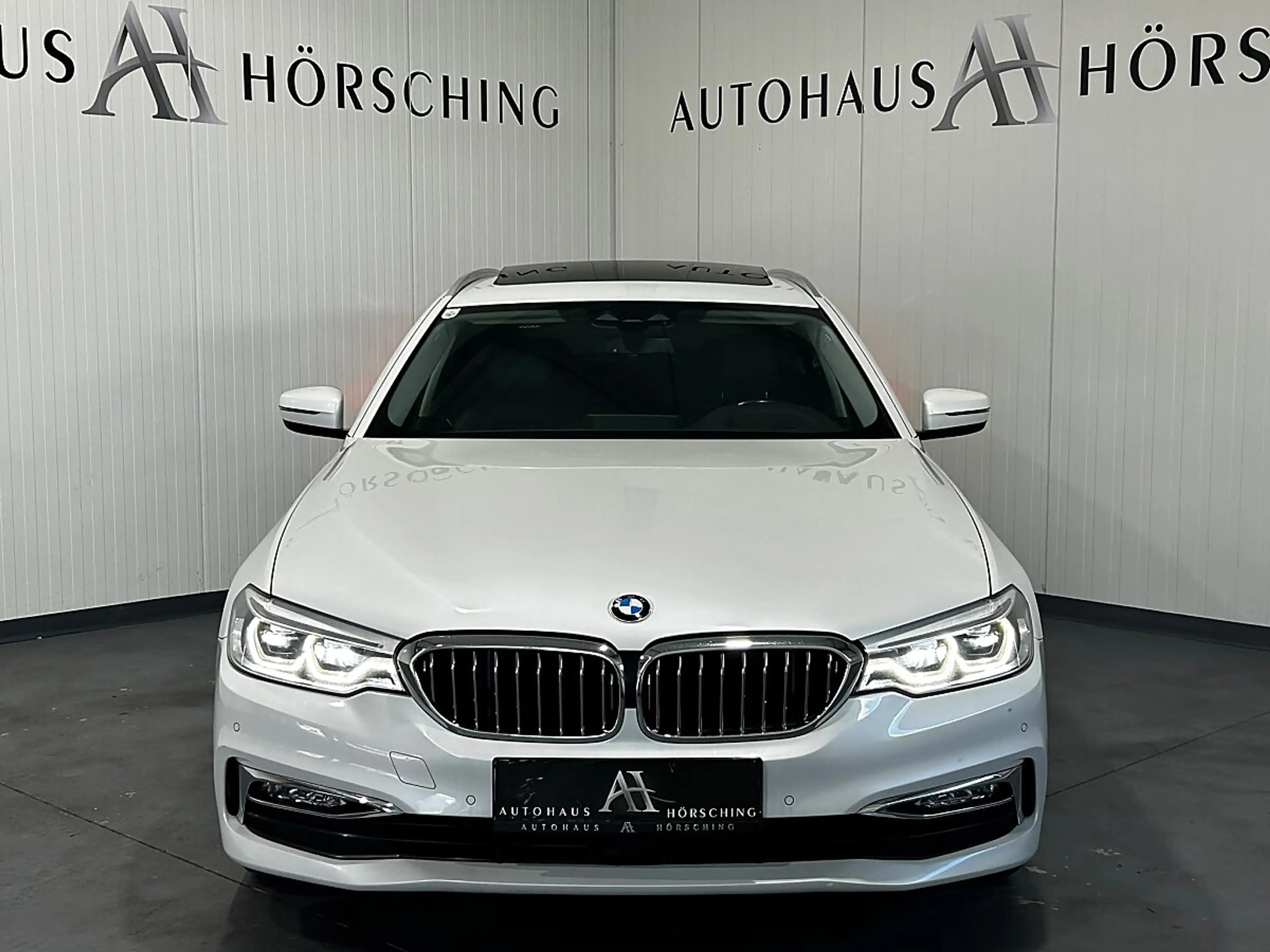 BMW 520 d Touring Aut.//PANO//HEAD-UP//AMBIENTE// — photo 2