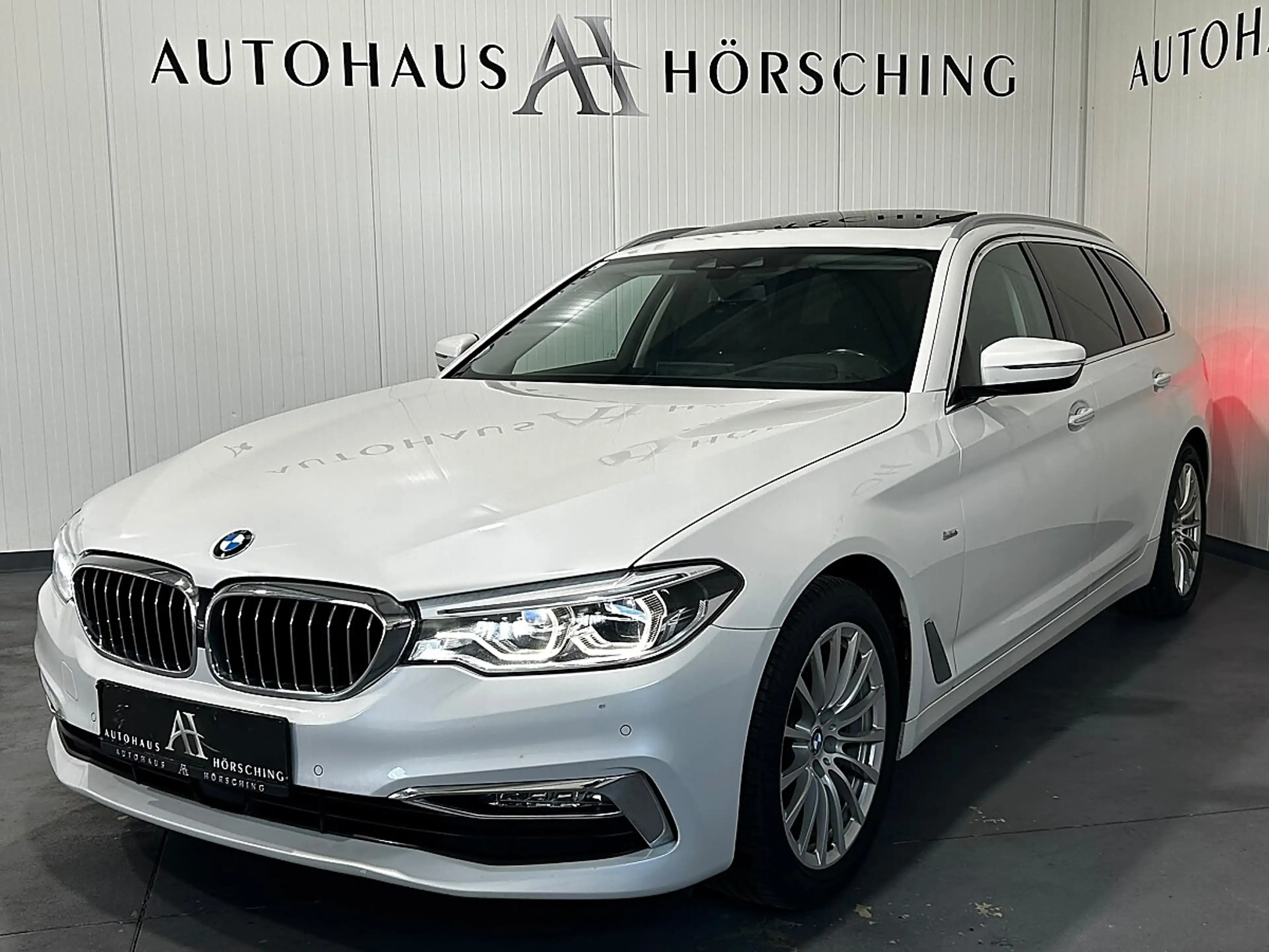 BMW 520 d Touring Aut.//PANO//HEAD-UP//AMBIENTE// — photo 3