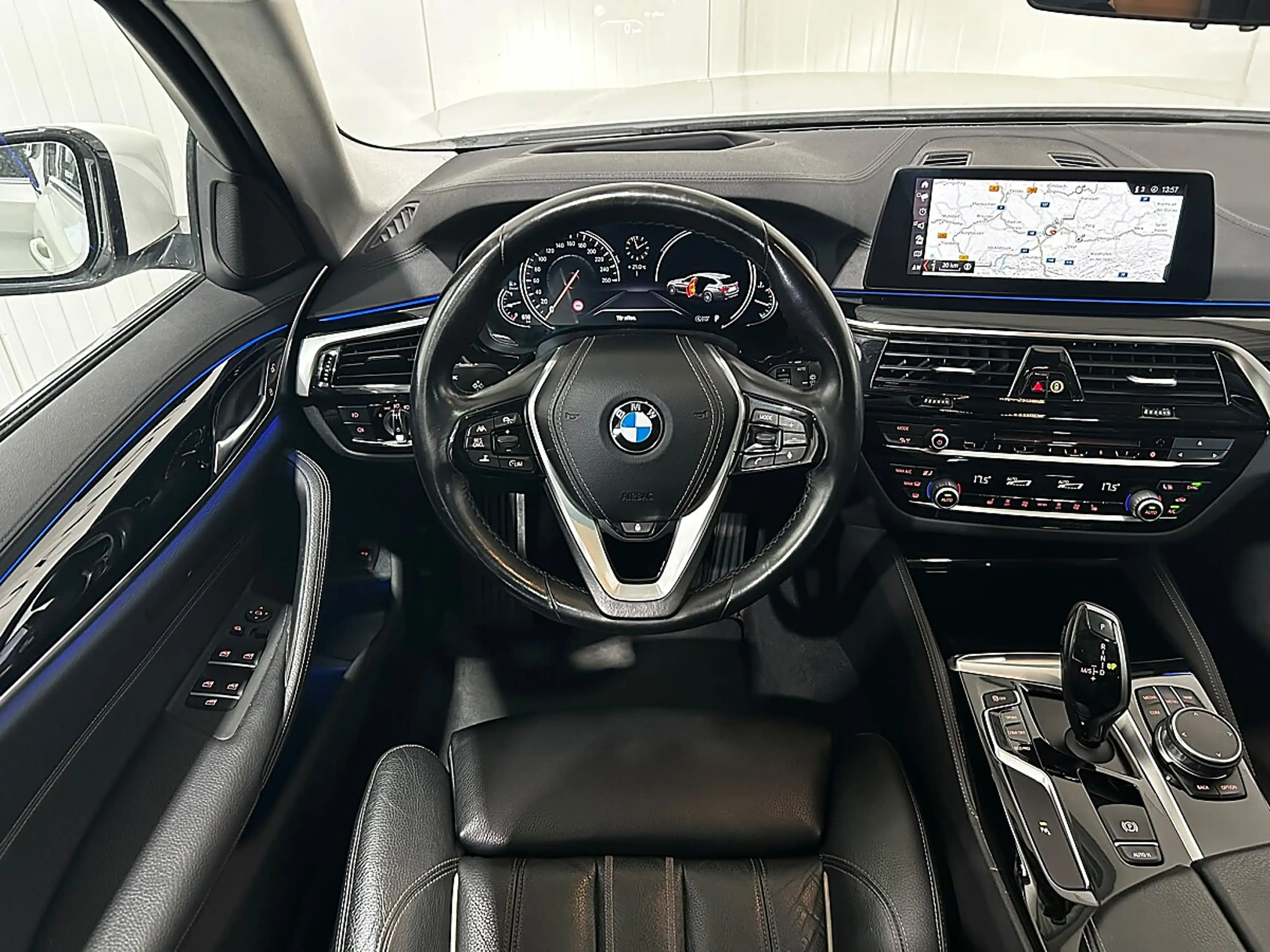 BMW 520 d Touring Aut.//PANO//HEAD-UP//AMBIENTE// — photo 10