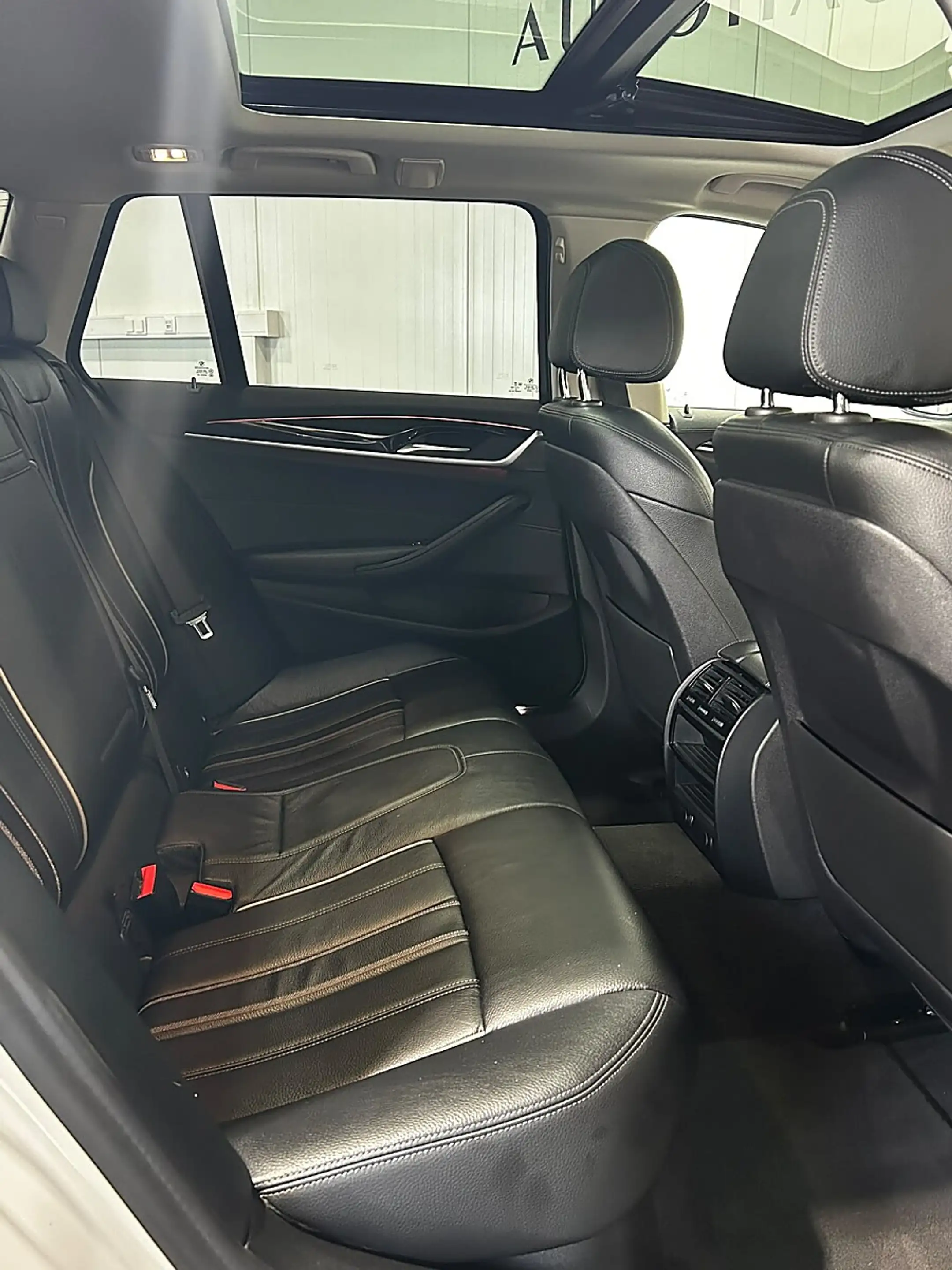 BMW 520 d Touring Aut.//PANO//HEAD-UP//AMBIENTE// — photo 14