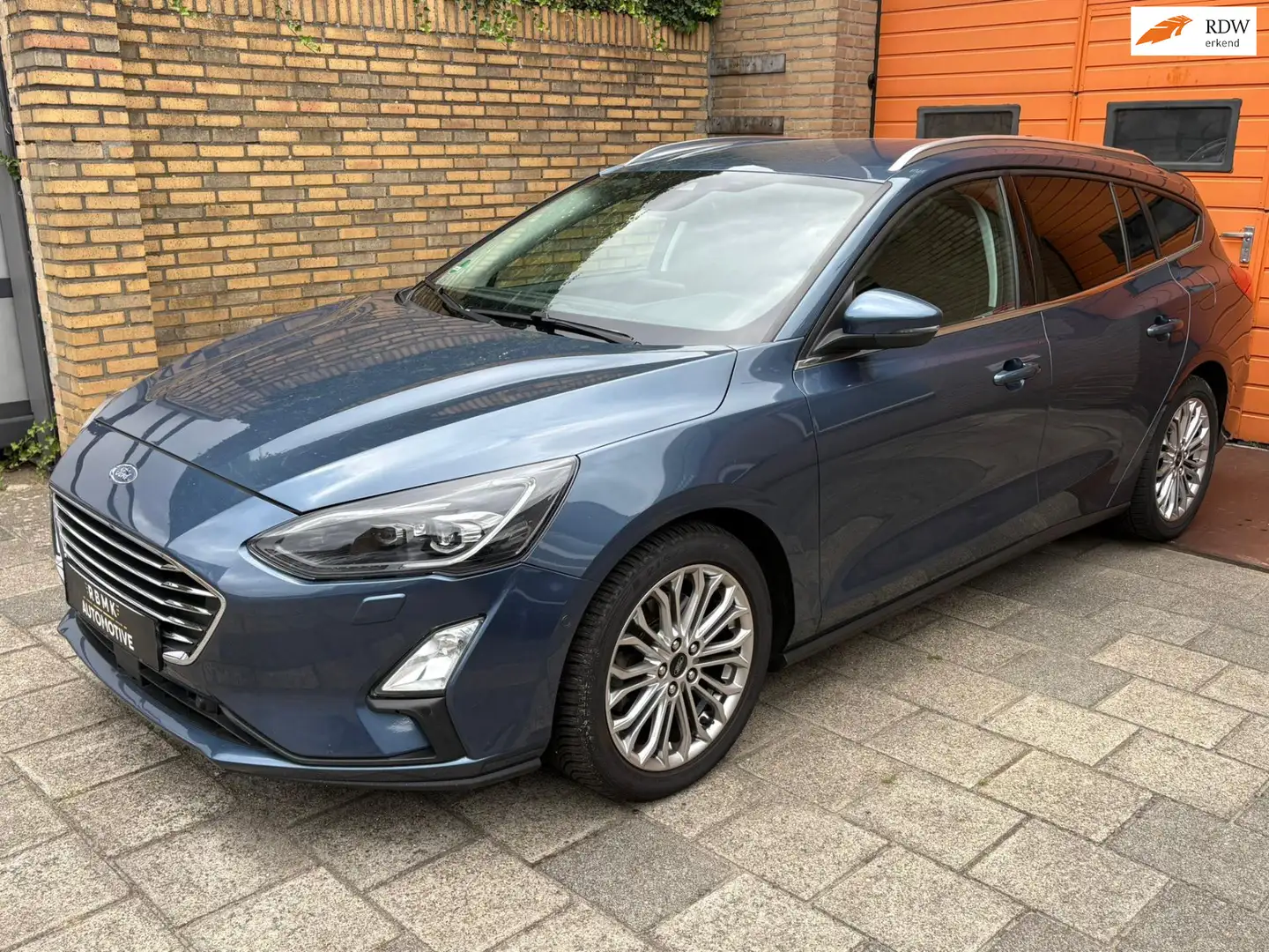 Ford Focus Wagon 1.0 EcoBoost Titanium Business Blau - 1