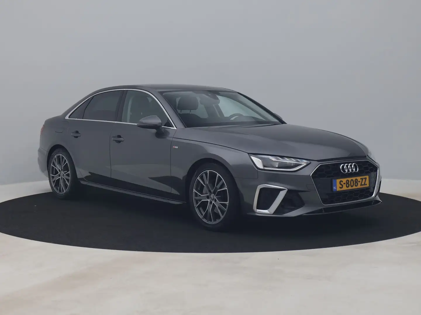 Audi A4 40 TFSi 204 PK S-Tronic S-Line | STOELVERW. | TREK Grijs - 2