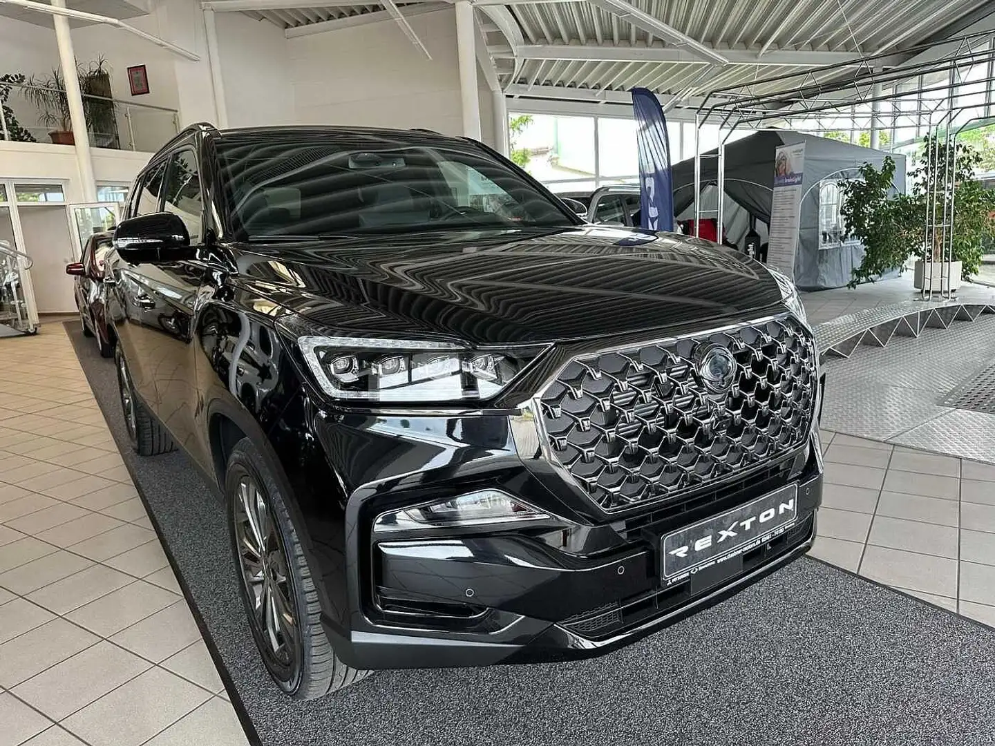 SsangYong Rexton Diesel 2.2  4WD 8AT BlackLine Schwarz - 1