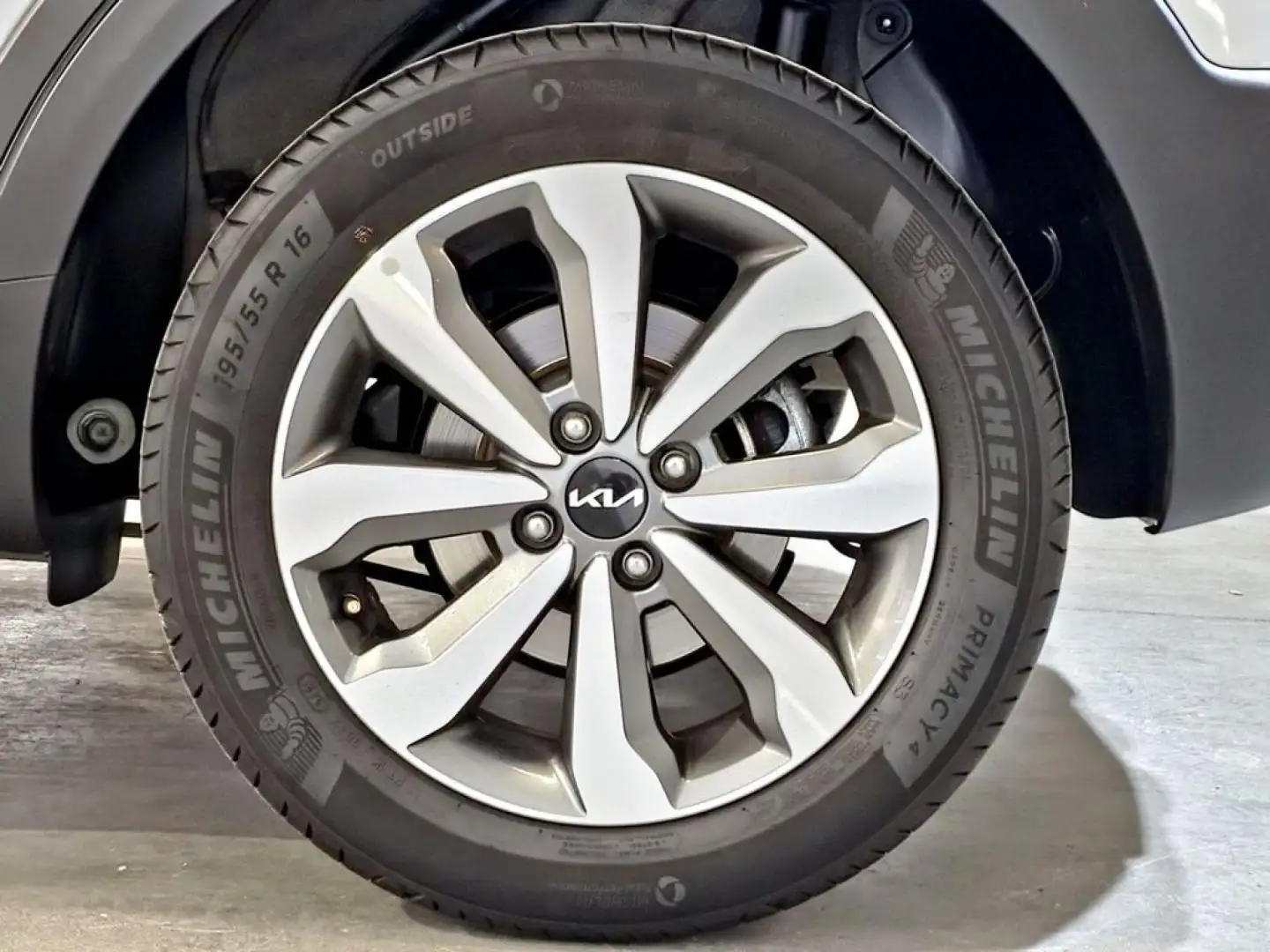 Kia Stonic 1.0 T-GDi MHEV iMT Drive Plus 100 Argent - 2