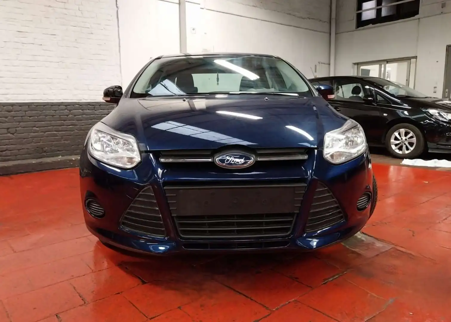 Ford Focus 1.6i Ti-VCT Ambiente * AC * 212 € X 48 / Mois Bleu - 2