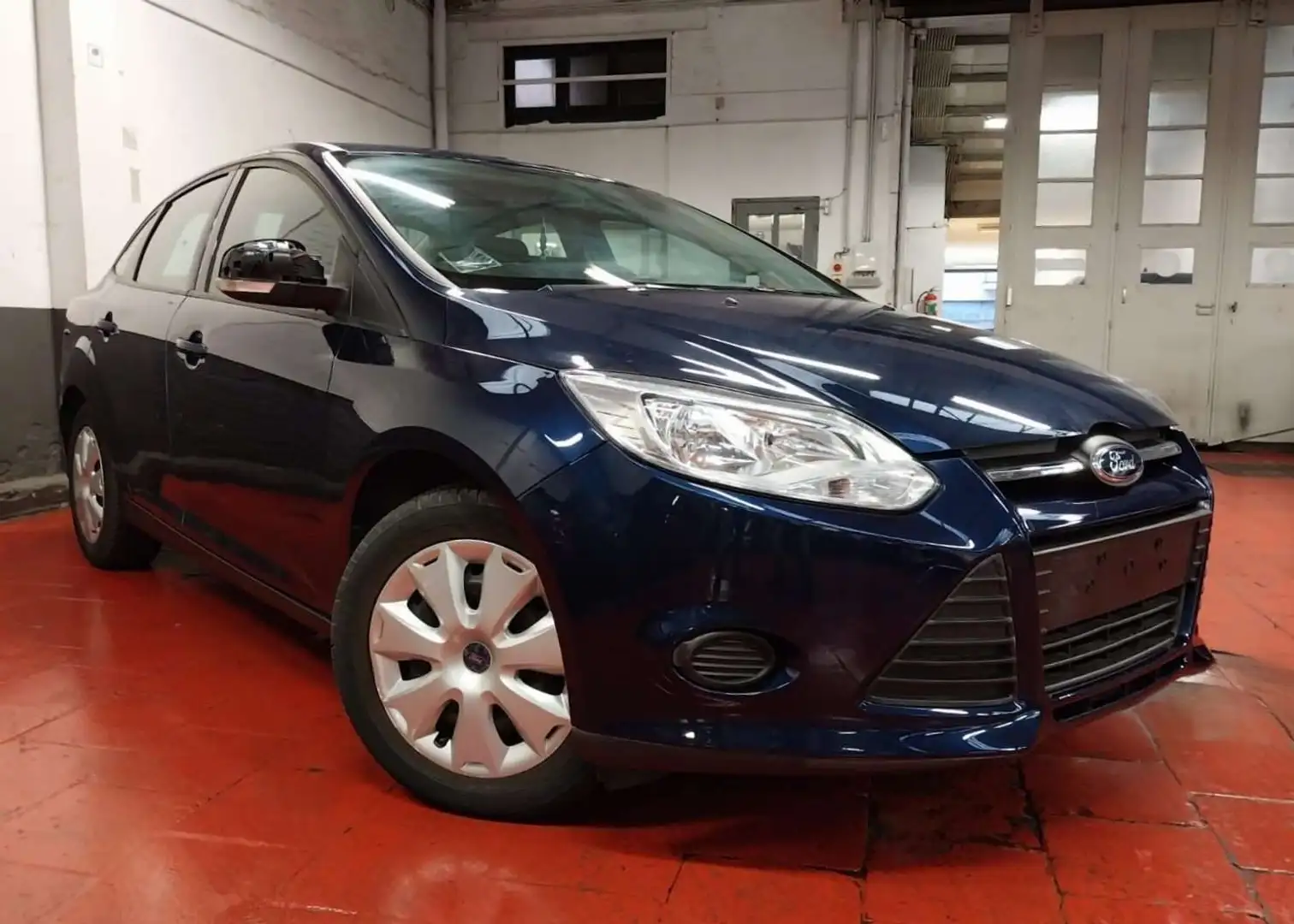 Ford Focus 1.6i Ti-VCT Ambiente * AC * 212 € X 48 / Mois Bleu - 1