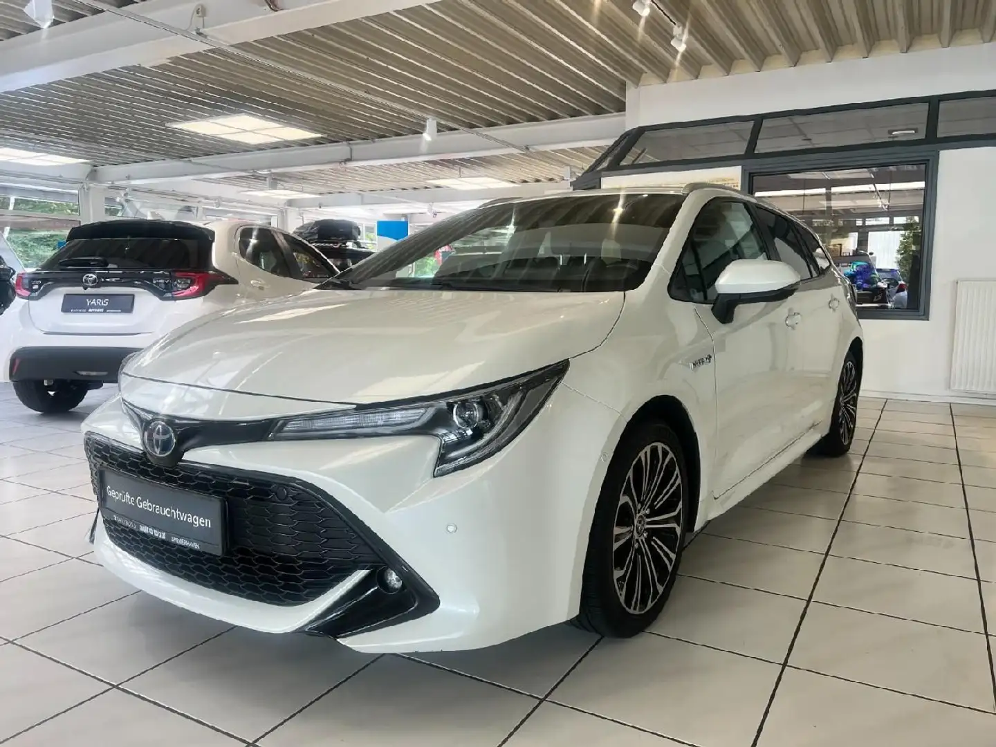 Toyota Corolla Touring Sports Hybrid Club Blanc - 1