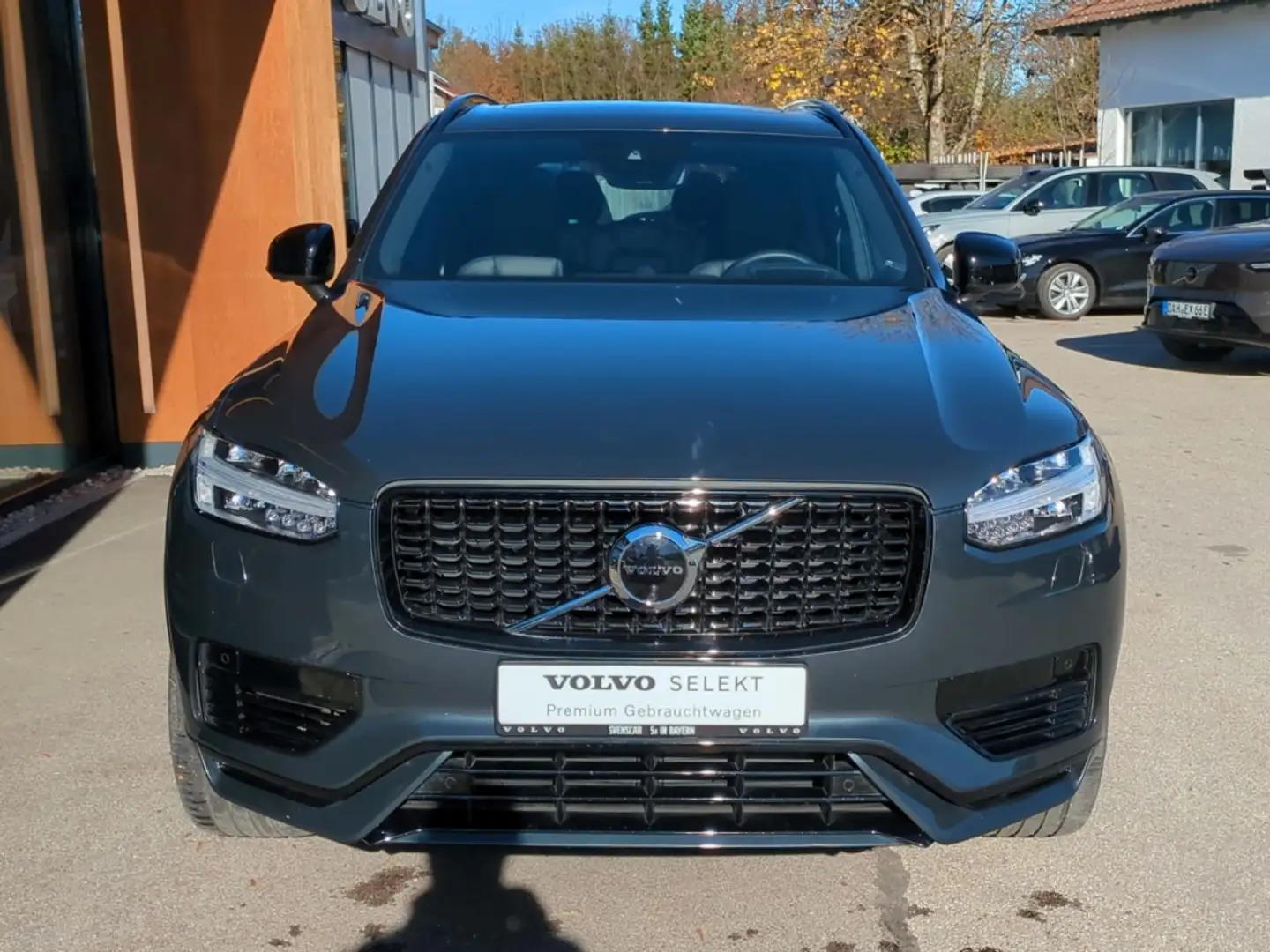 Volvo XC90 R Design Edition Recharge Plug-In Hybrid AWD 7-Sit Grau - 2