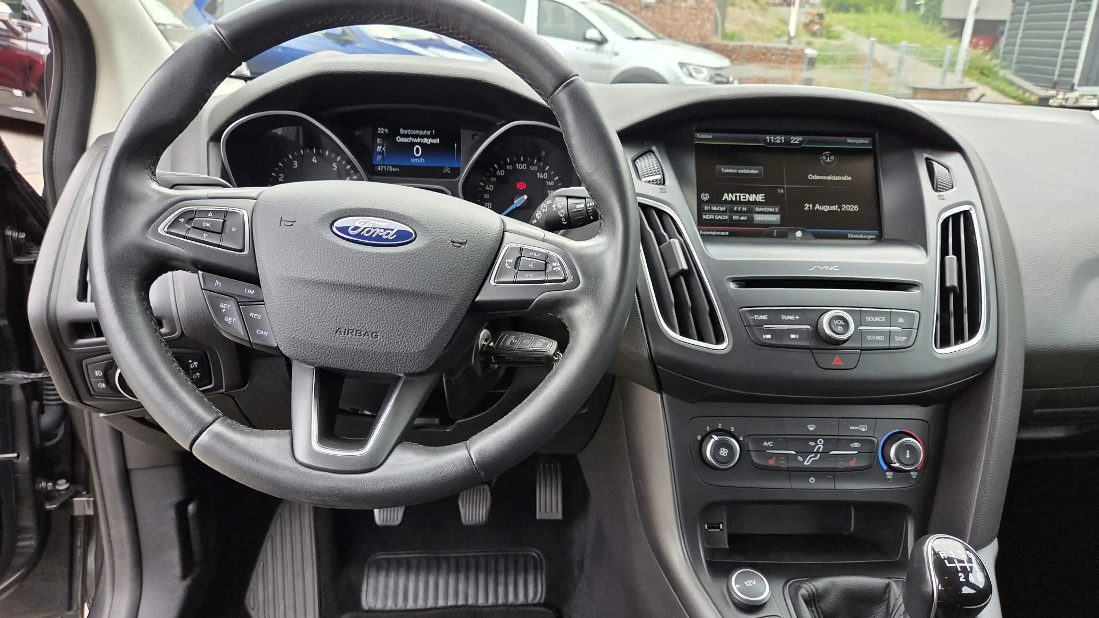 Ford Focus Trend — photo 11