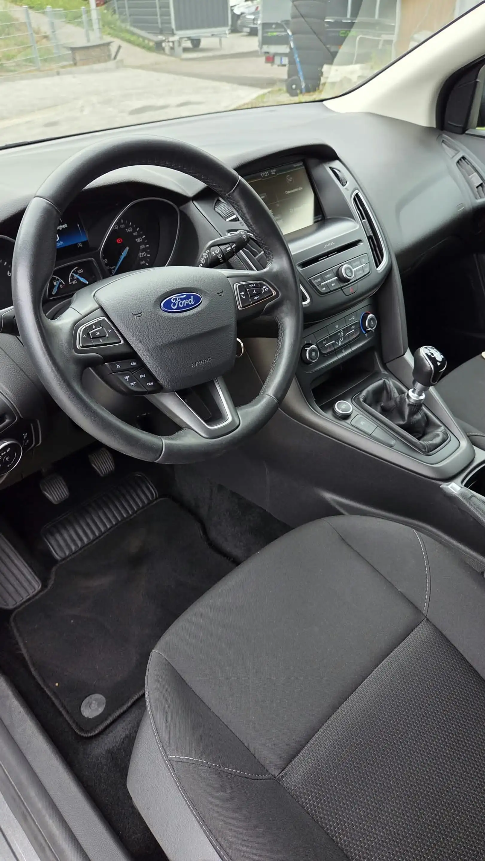 Ford Focus Trend — photo 9