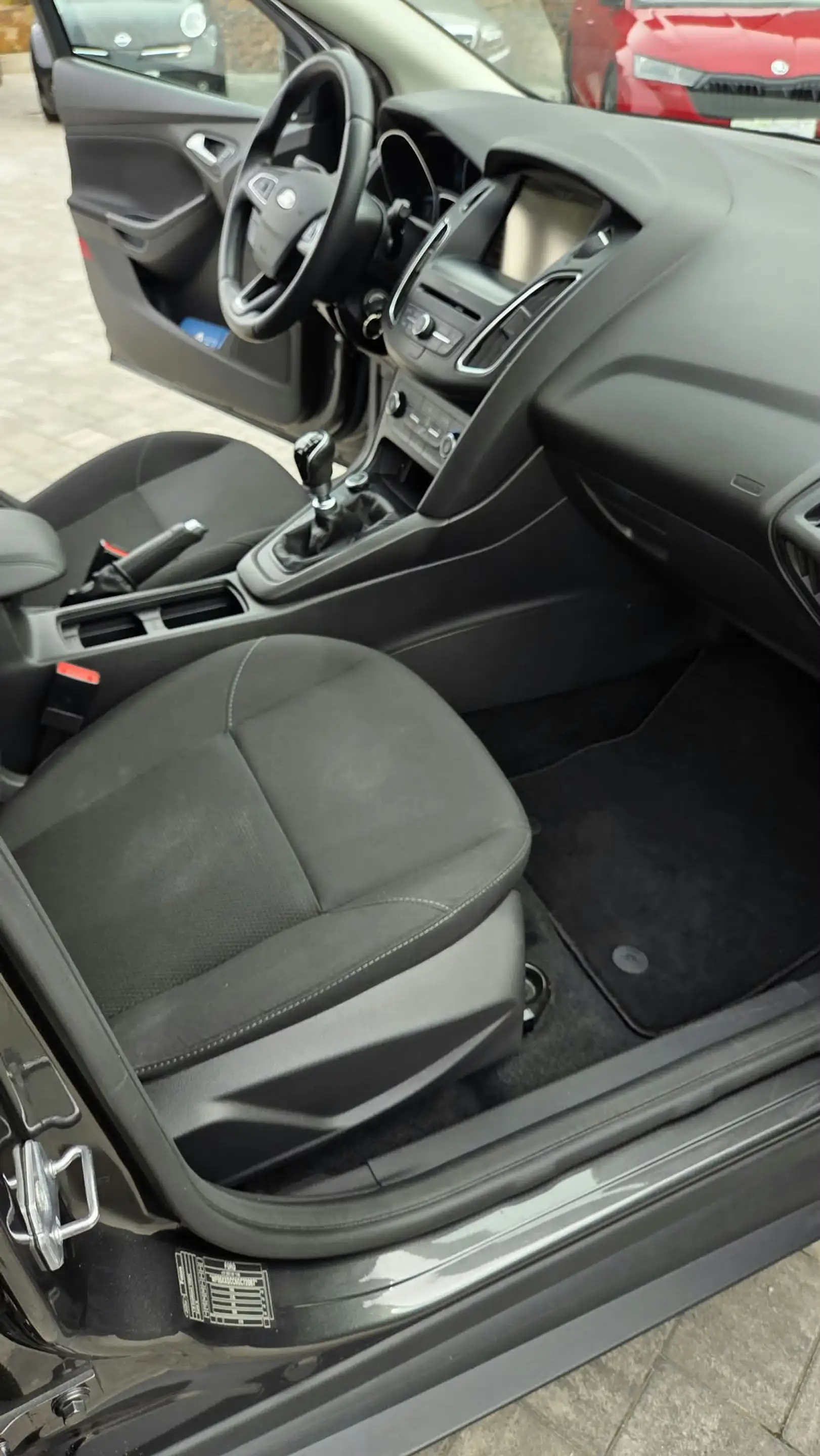 Ford Focus Trend — photo 8