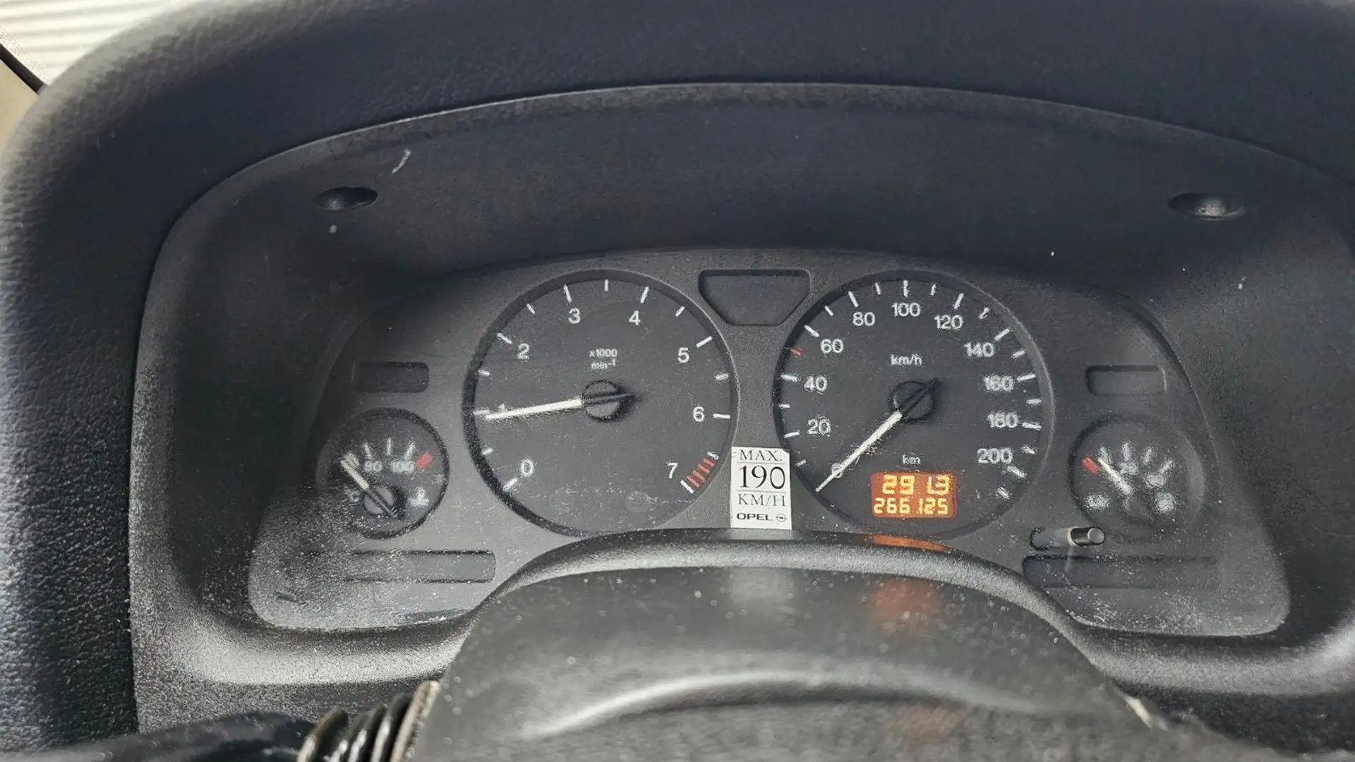 Opel Astra 1.6 16V Comfort Grün - 2