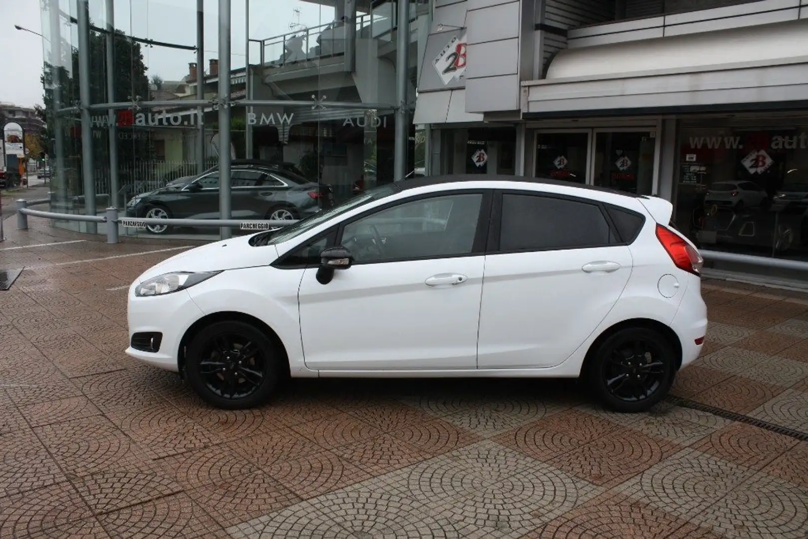 Ford Fiesta 1.2 82CV 5 porte Black & White Edition Blanc - 2