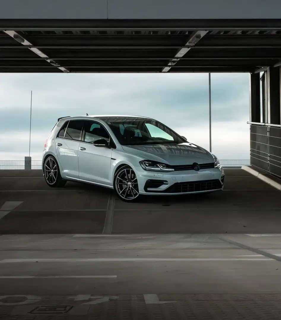 Volkswagen Golf R Grau - 1