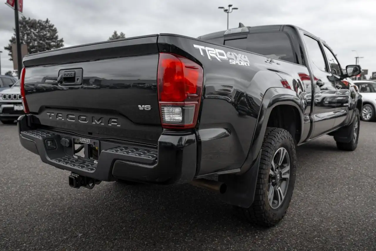 Toyota Tacoma photo Toyota Tacoma