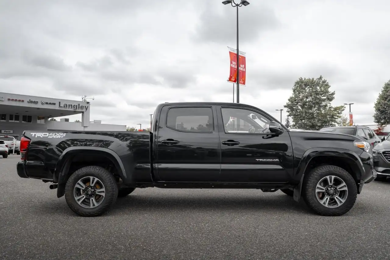 Toyota Tacoma photo Toyota Tacoma