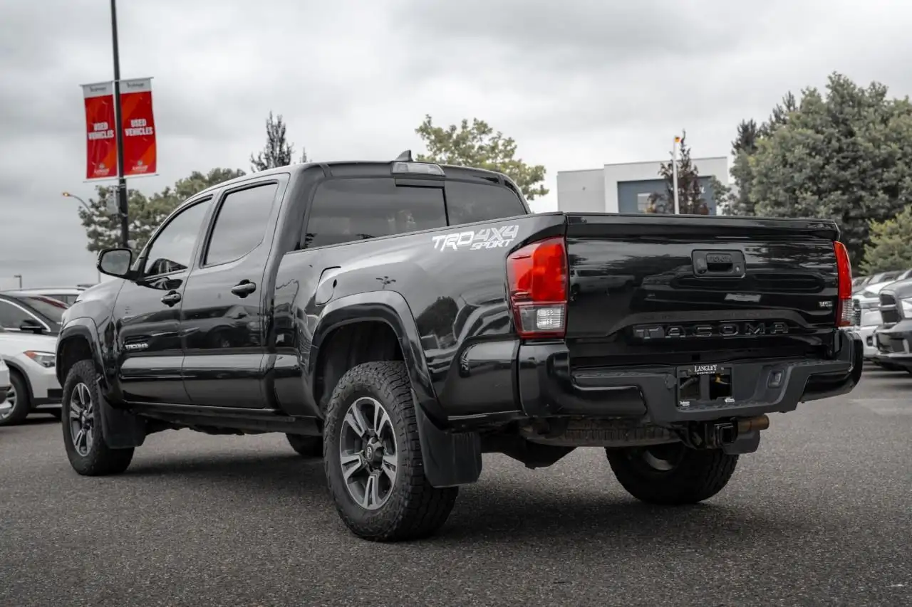 Toyota Tacoma photo Toyota Tacoma