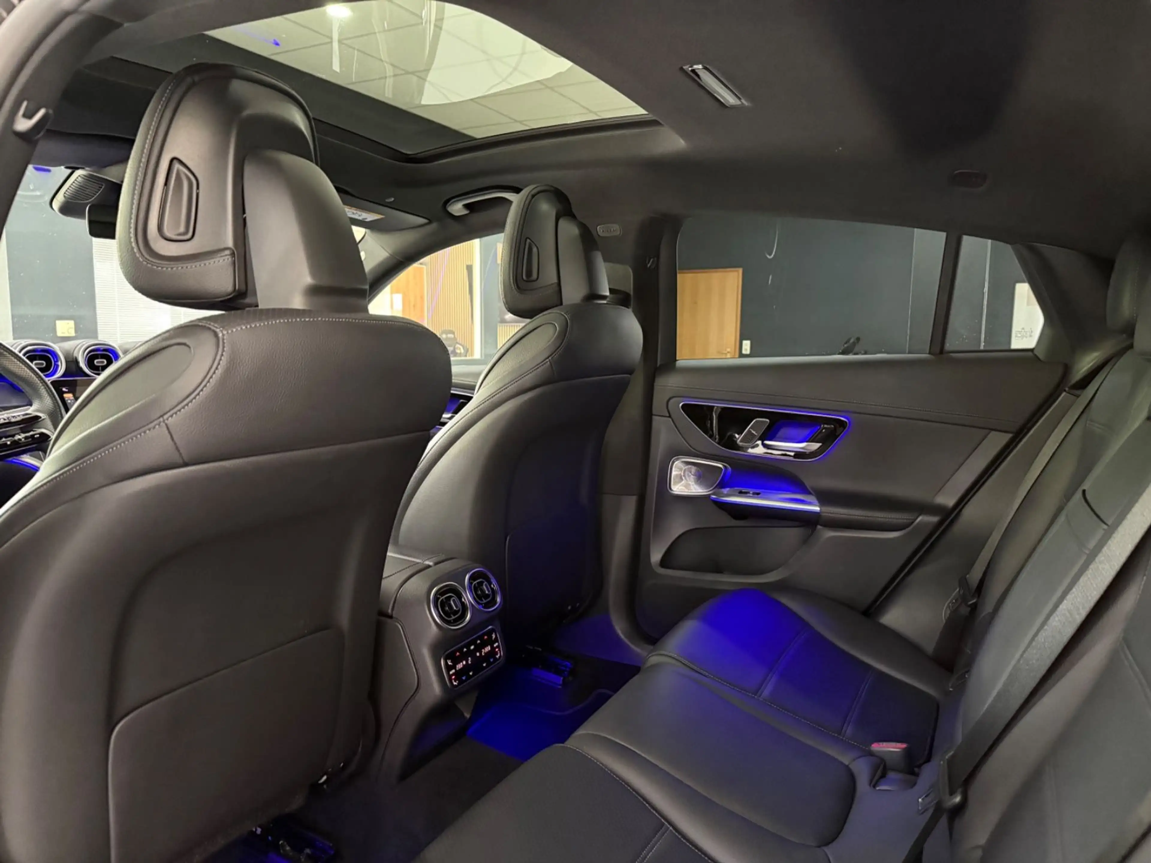 Mercedes-Benz GLC 300 de 4M Coupe*AMG*MASSAGE*MEMORY*PANO*DISTR — photo 7