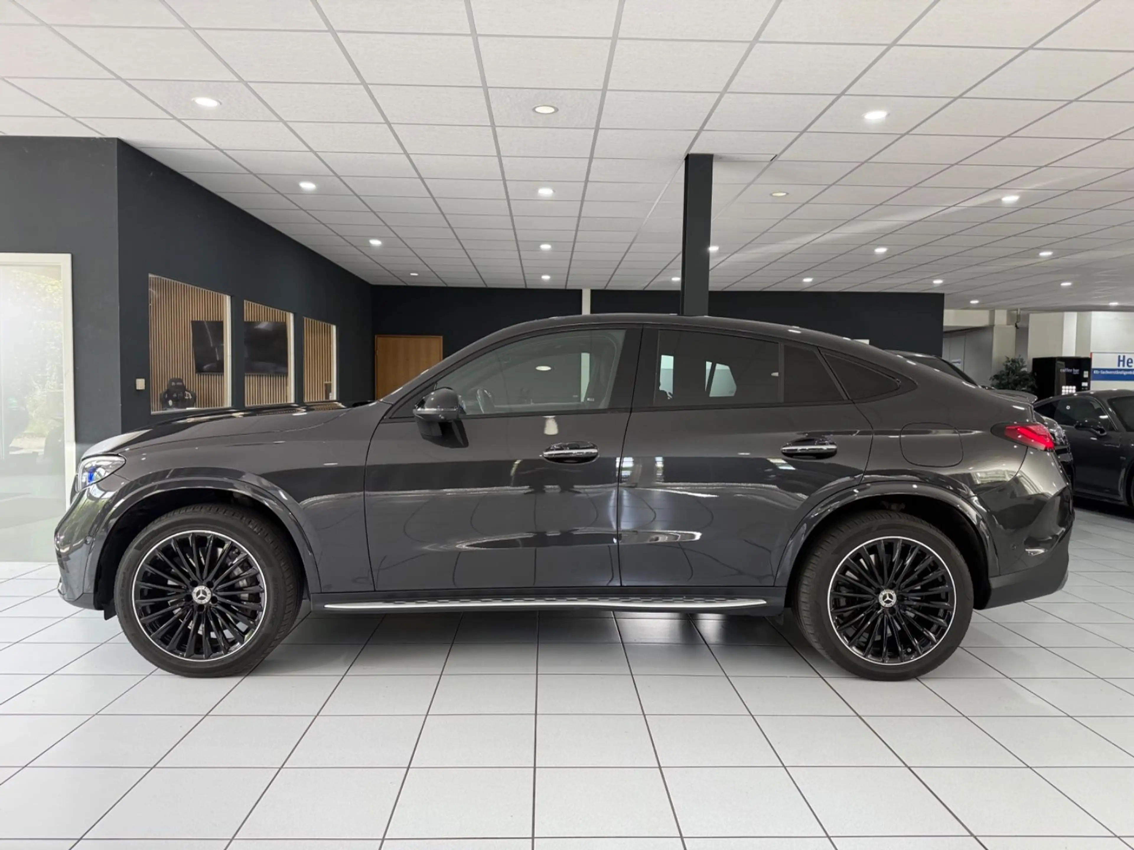 Mercedes-Benz GLC 300 de 4M Coupe*AMG*MASSAGE*MEMORY*PANO*DISTR — photo 2