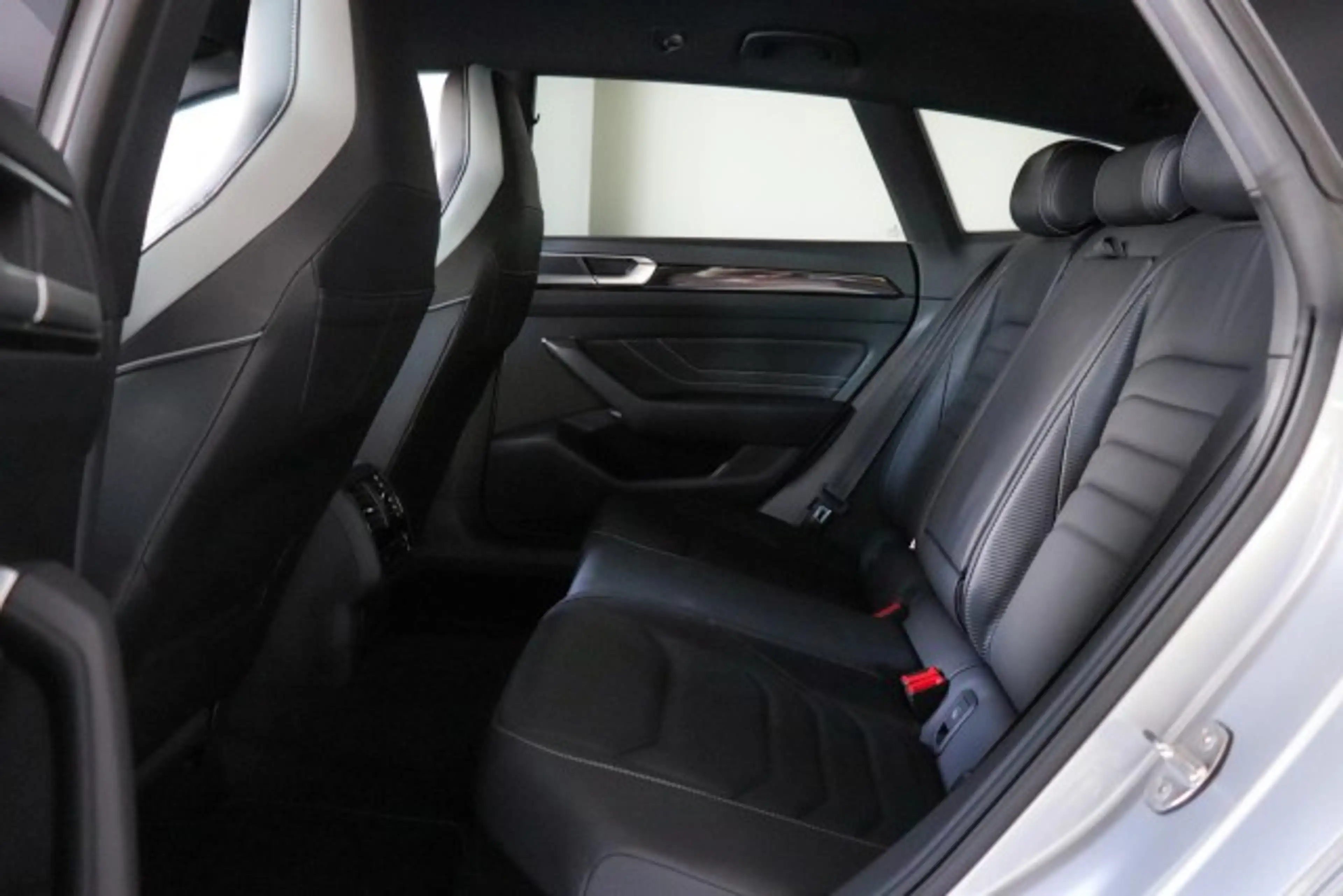 Volkswagen Arteon Shooting Brake 2.0 TDI R-Line 4Motion Klima Navi — photo 14