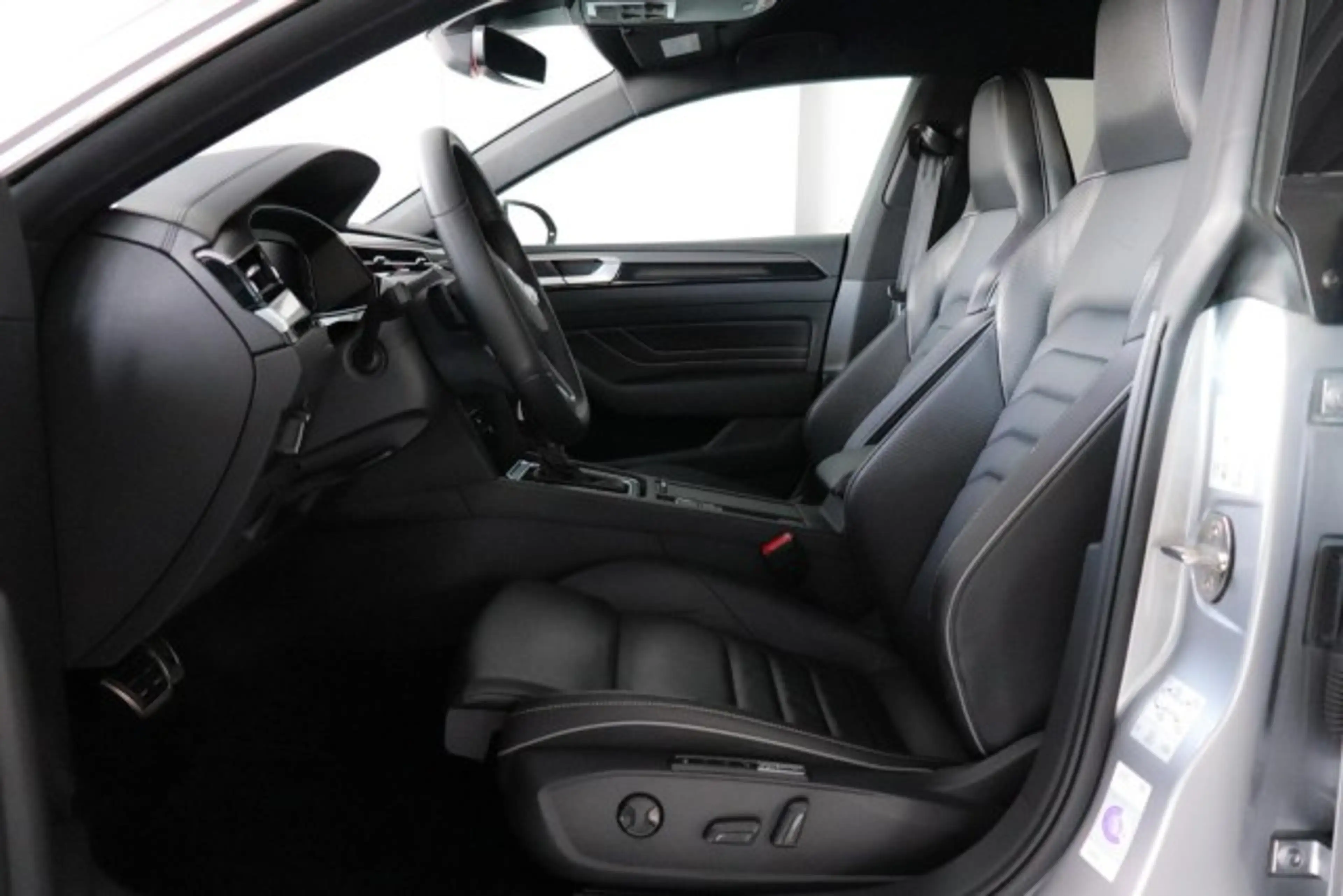 Volkswagen Arteon Shooting Brake 2.0 TDI R-Line 4Motion Klima Navi — photo 4