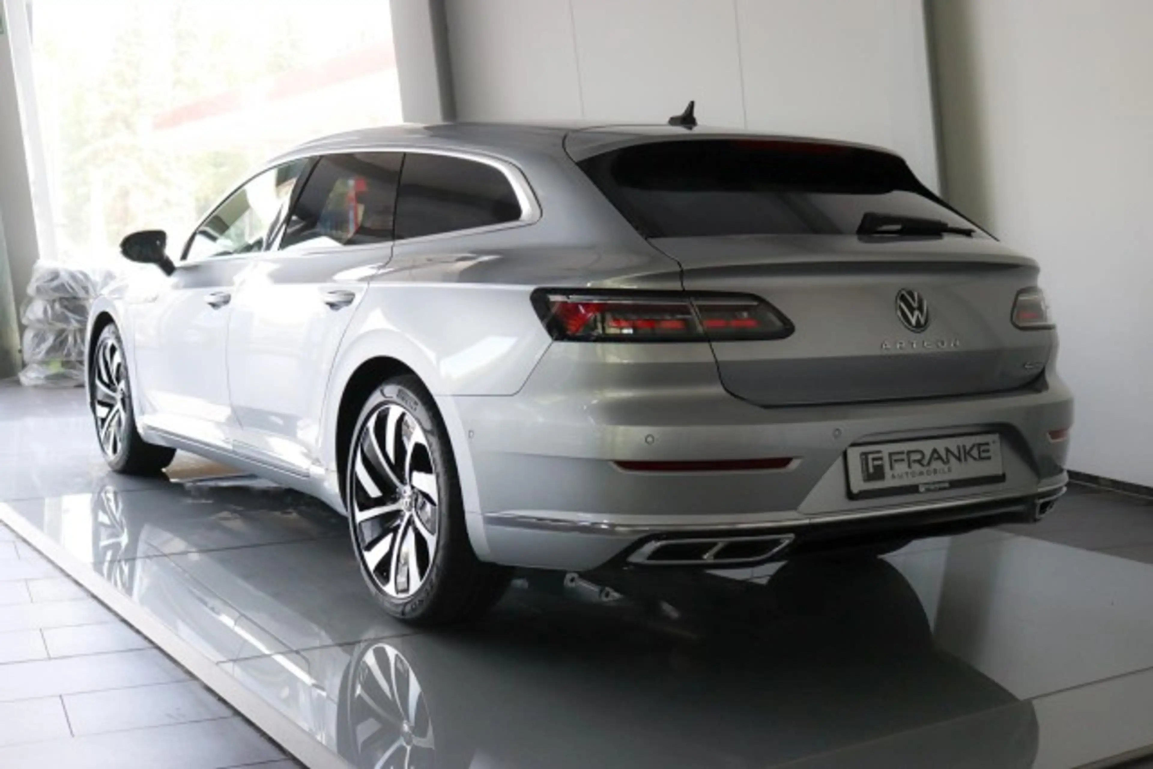 Volkswagen Arteon Shooting Brake 2.0 TDI R-Line 4Motion Klima Navi — photo 3