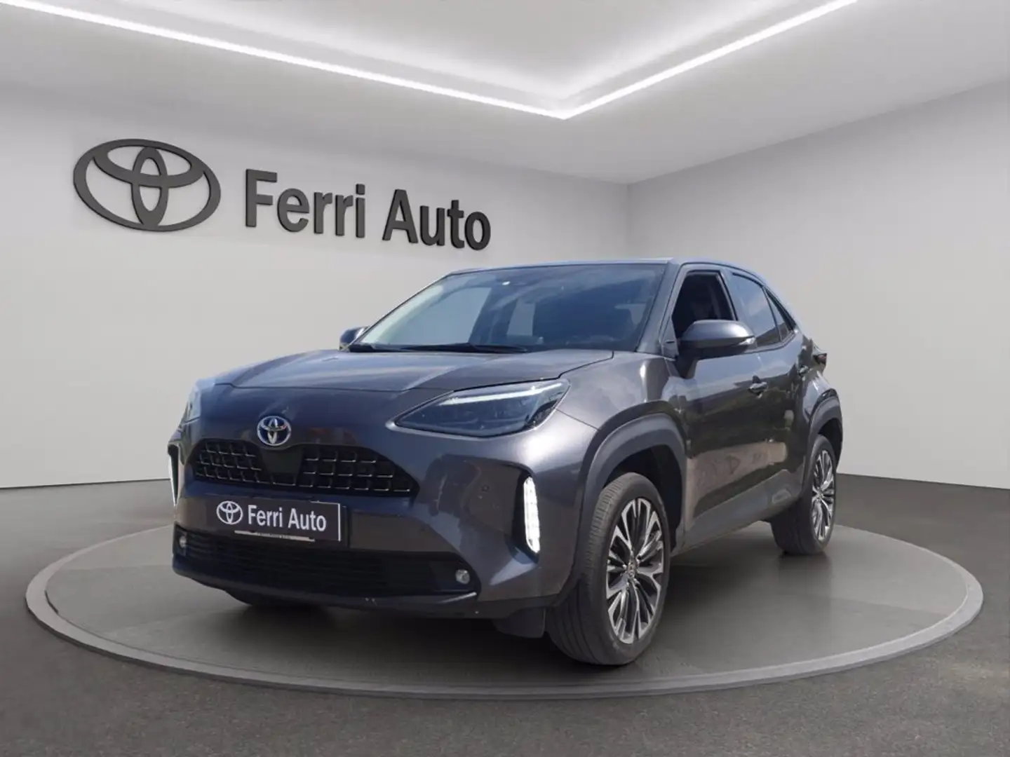 Toyota Yaris Cross 1.5h lounge awd-i 116cv e-cvt Szürke - 1