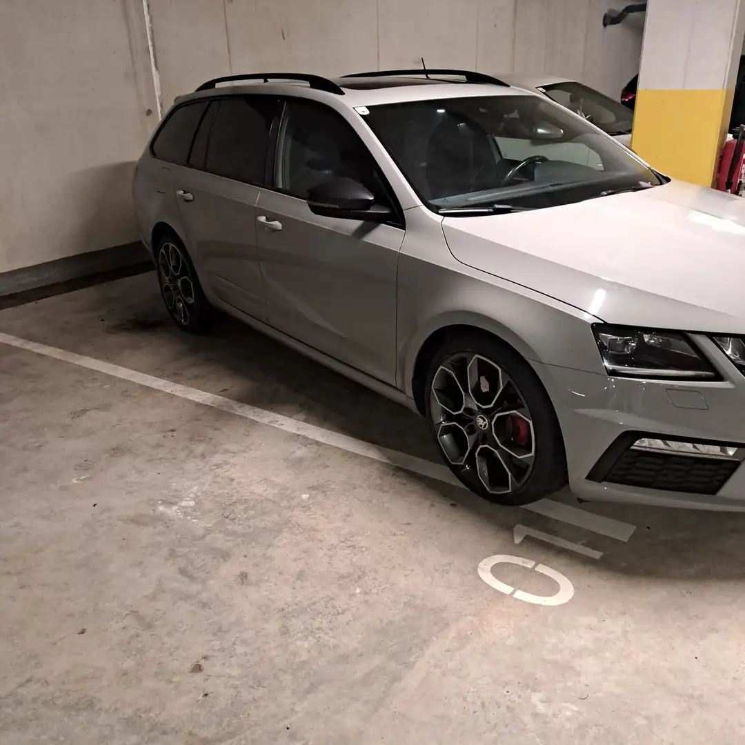 Skoda Octavia Combi 2.0 TDI DSG RS - 2