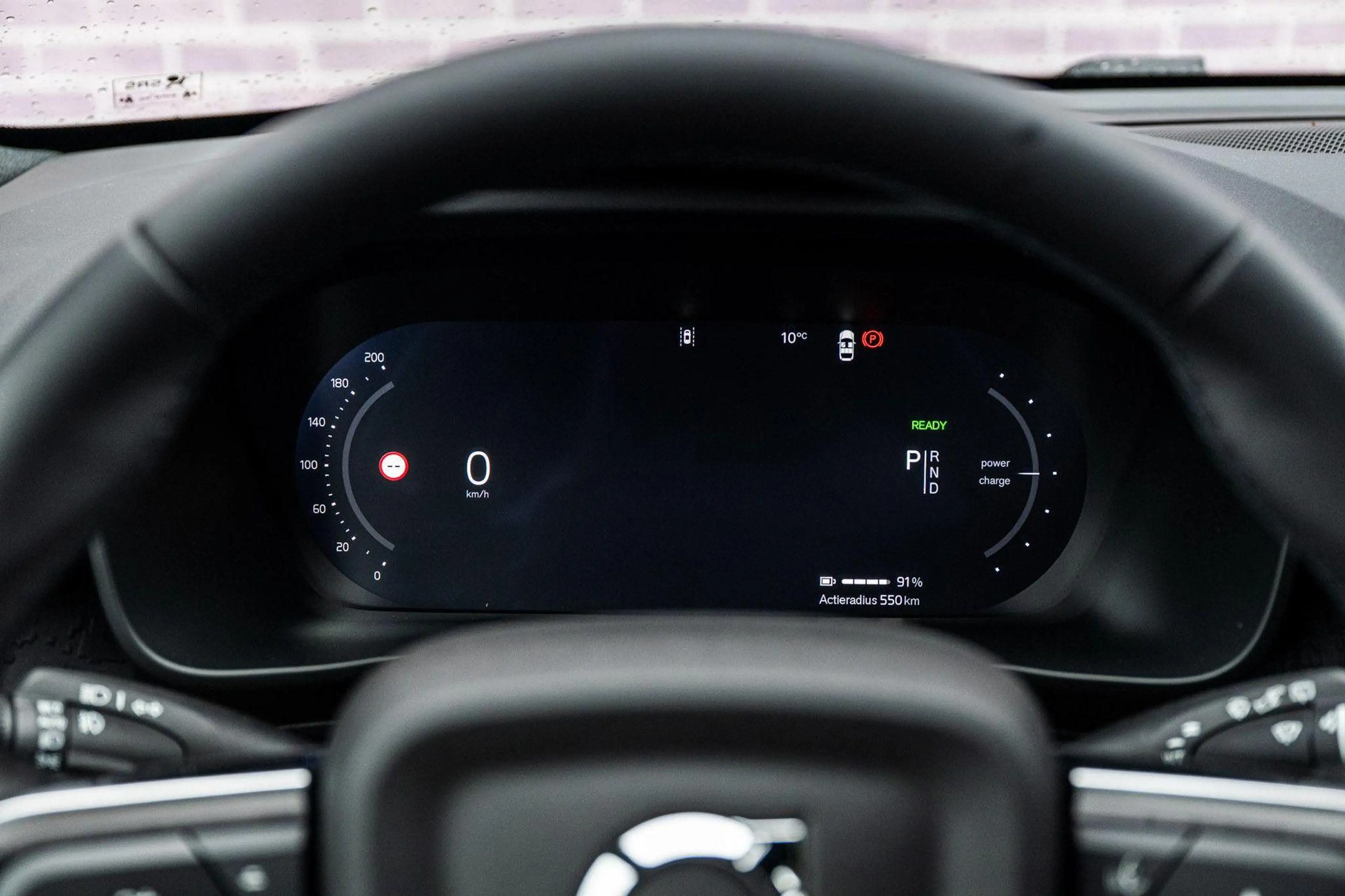 Volvo EX40 Single Motor Extended Range 82 kWh Plus Black Edit — photo 14