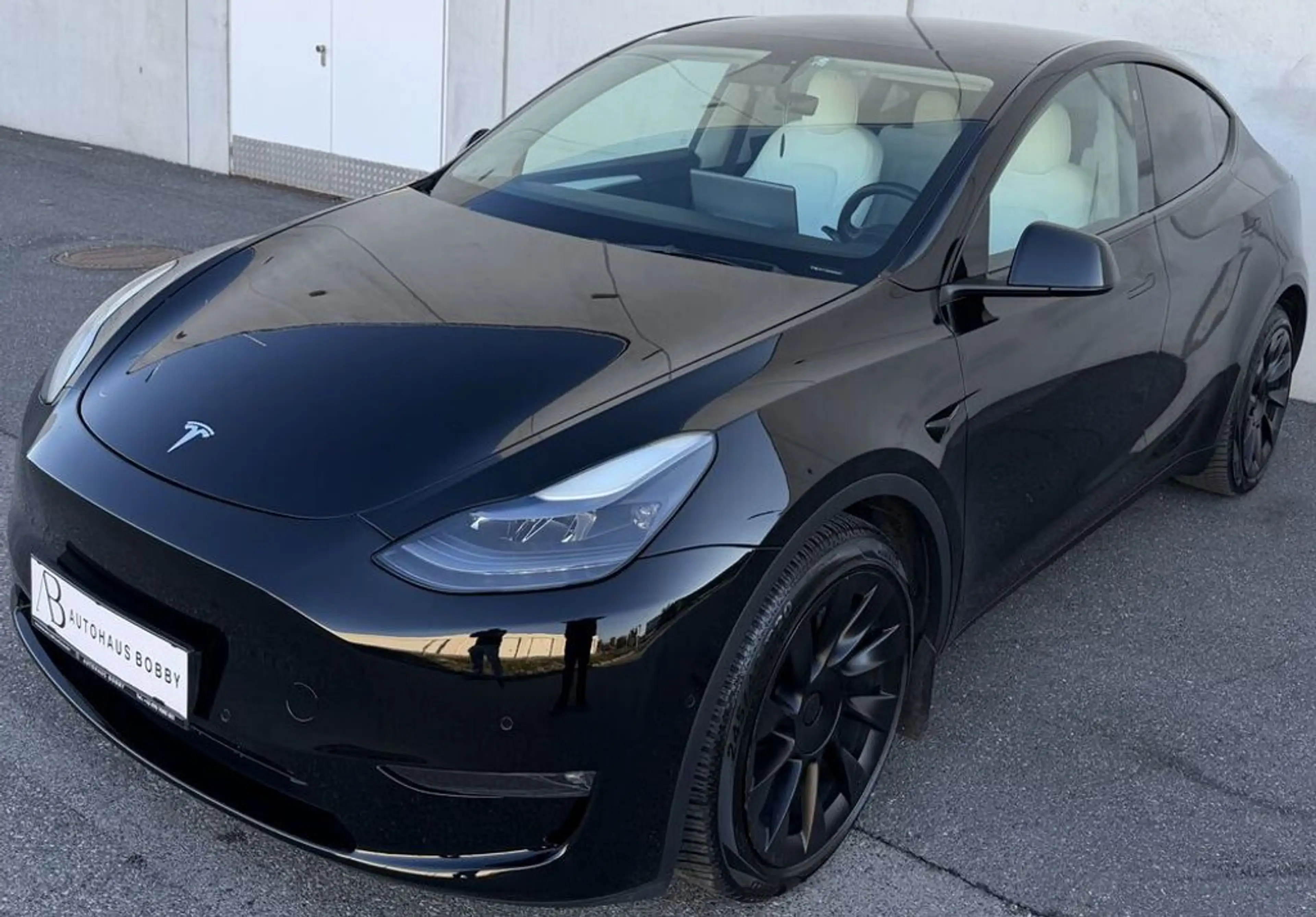 Tesla Model Y Maximale Reichweite Dual AWD 2.Besitz — photo 2