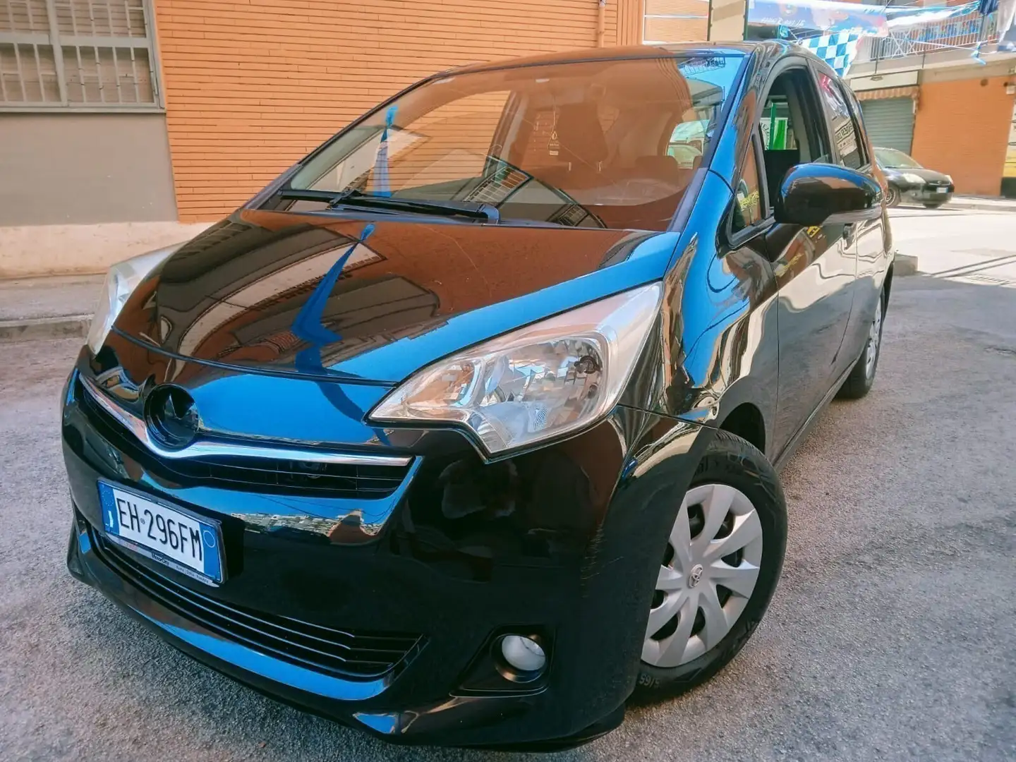 Toyota Verso Verso-S 1.4D MT Active Fekete - 1