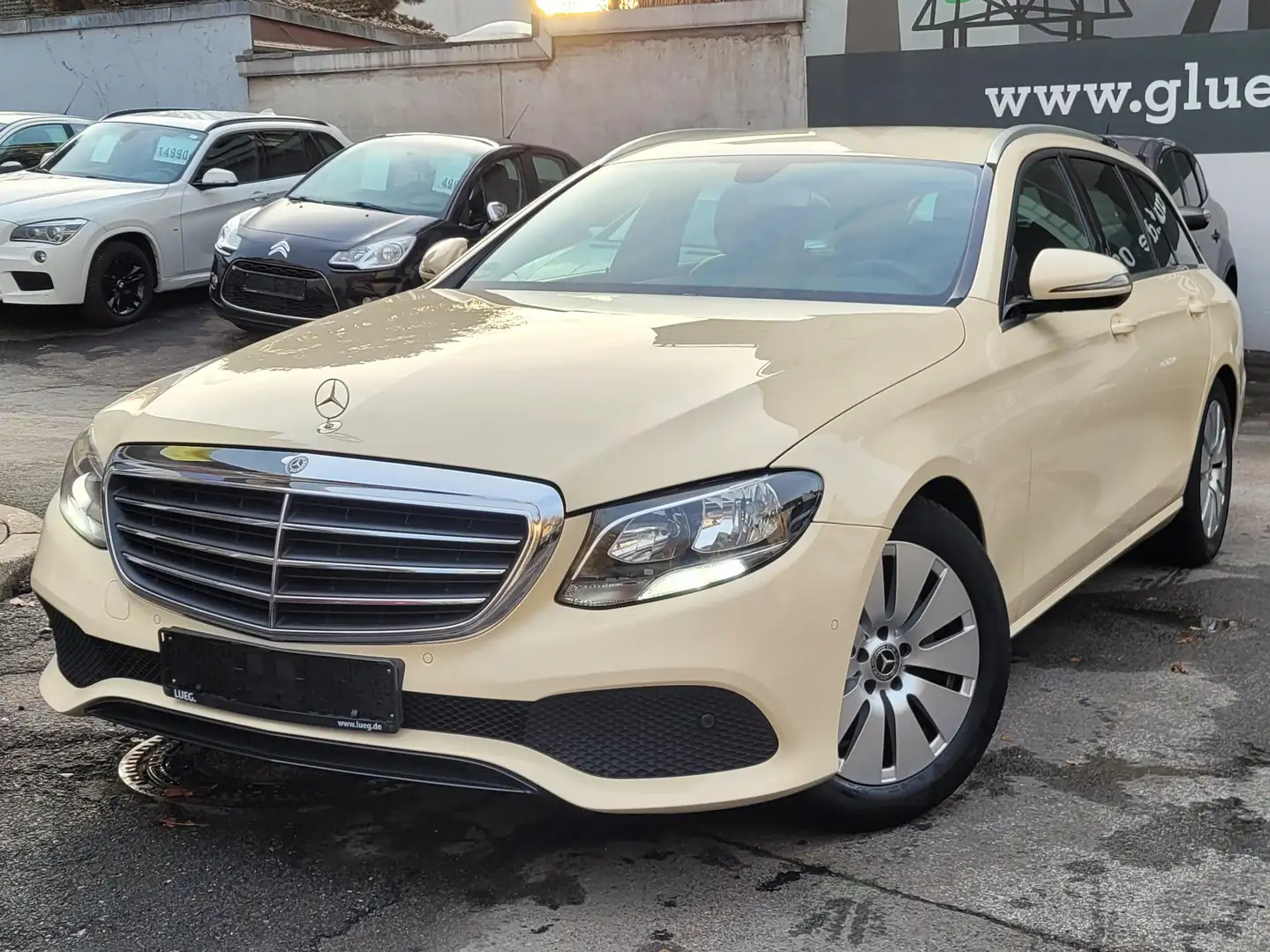Mercedes-Benz E 200 T 9G Taxi*Leder*SH*Park-Asist*17"*USB*Android Auto Beige - 2