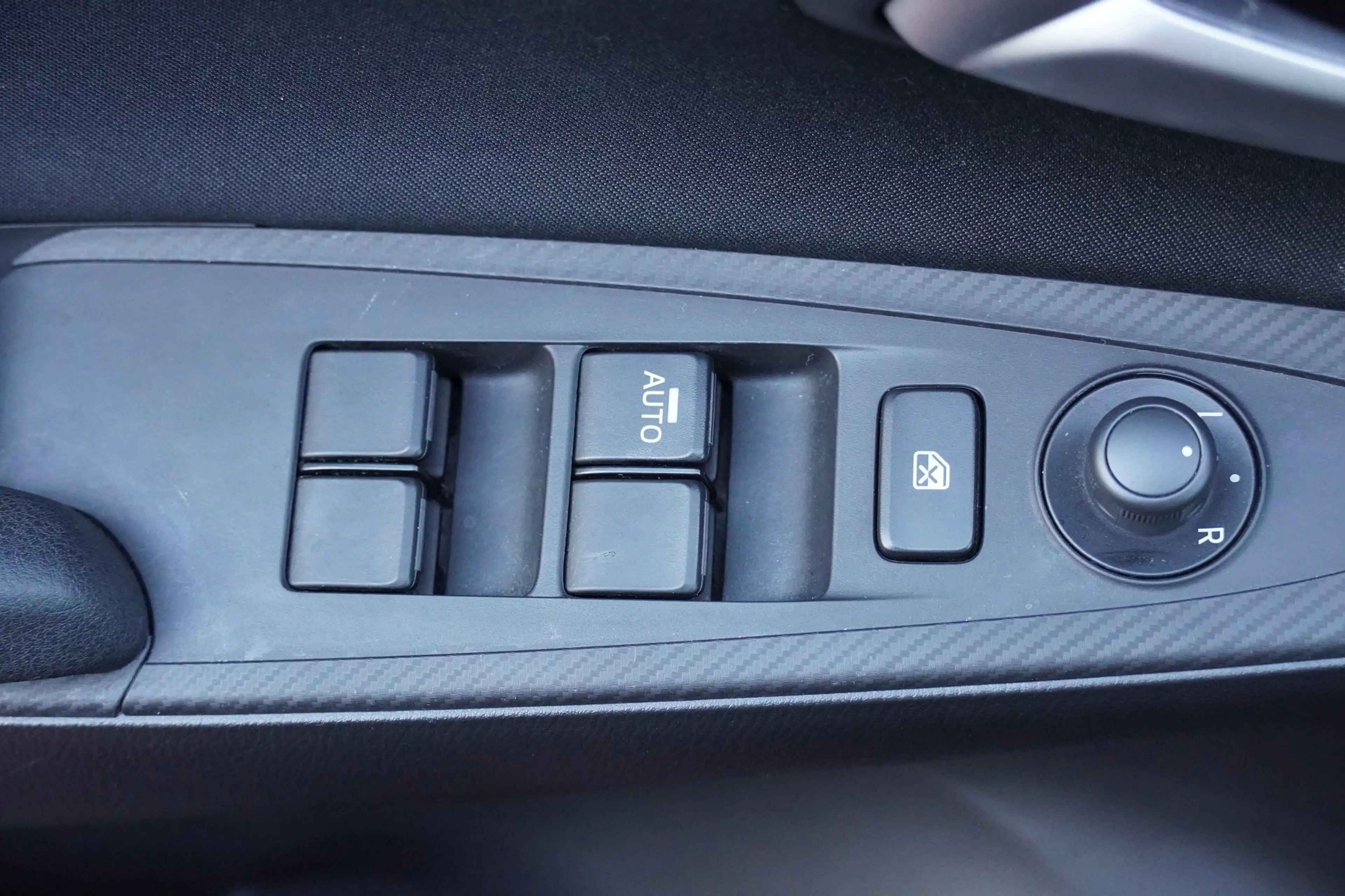 Mazda 2 1.5 Center-Line Tempomat Klima PDC USB Limiter — photo 14