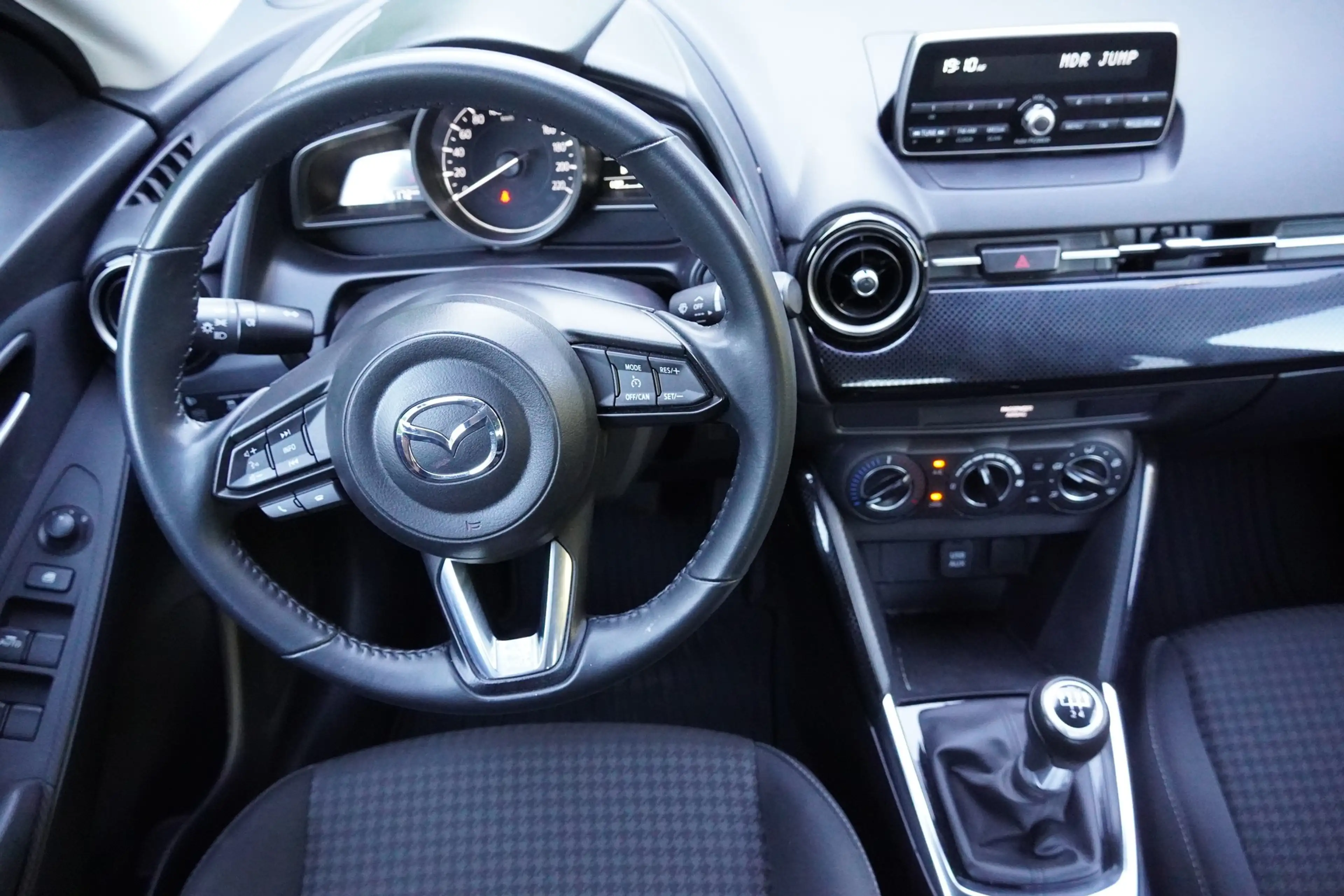 Mazda 2 1.5 Center-Line Tempomat Klima PDC USB Limiter — photo 11