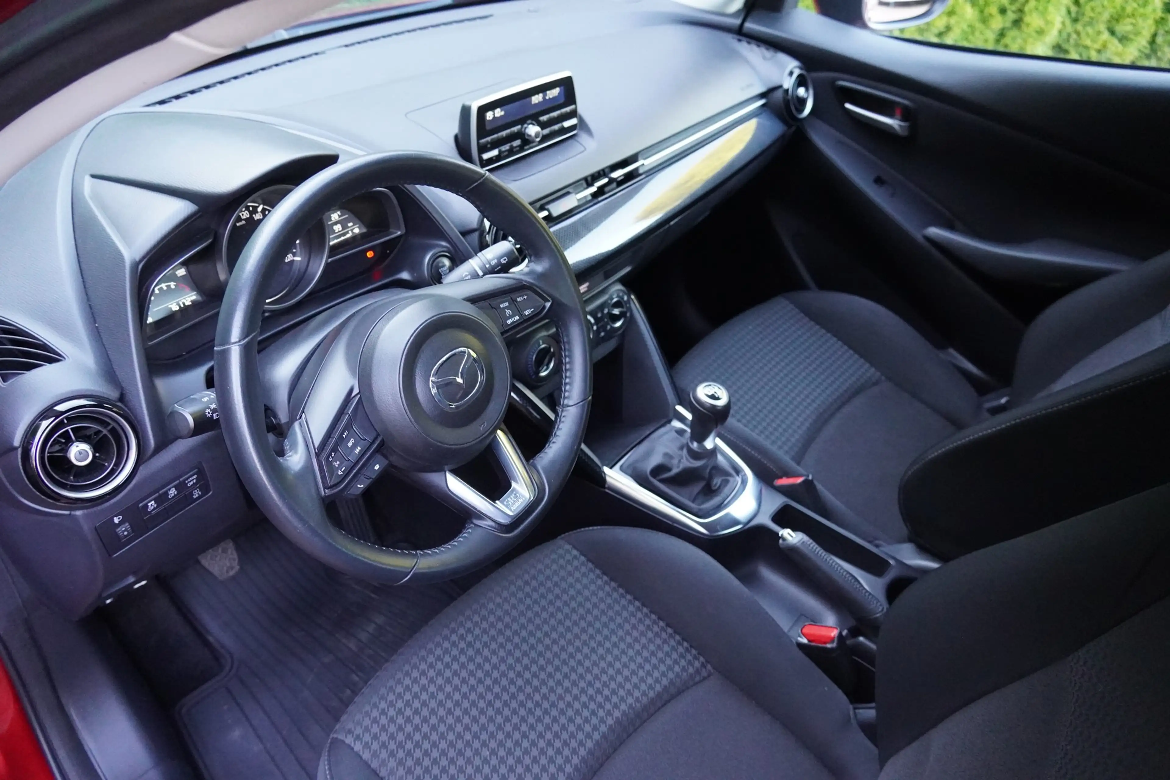 Mazda 2 1.5 Center-Line Tempomat Klima PDC USB Limiter — photo 12