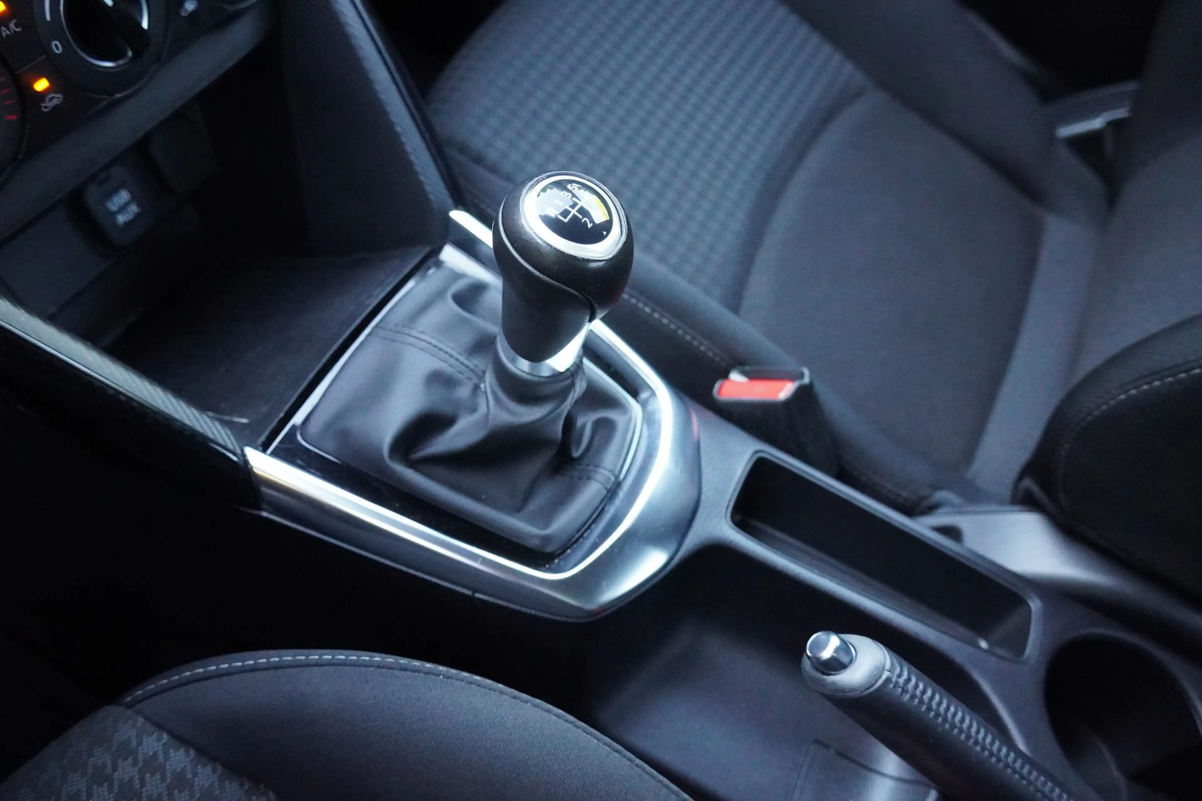 Mazda 2 1.5 Center-Line Tempomat Klima PDC USB Limiter — photo 13