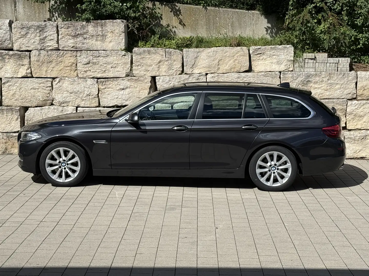 BMW 525 525 d xDrive Grau - 1