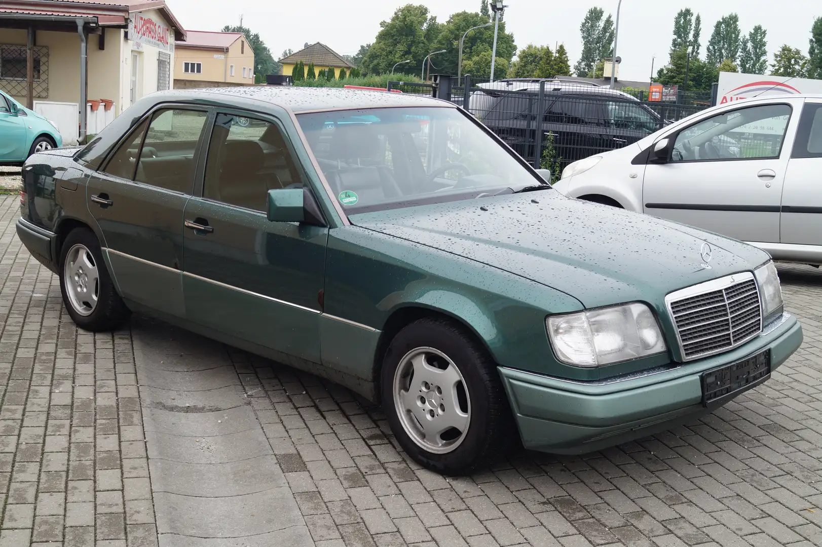 Mercedes-Benz E 220 Automatik*Klima*Leder*TÜV05/27 Green - 2