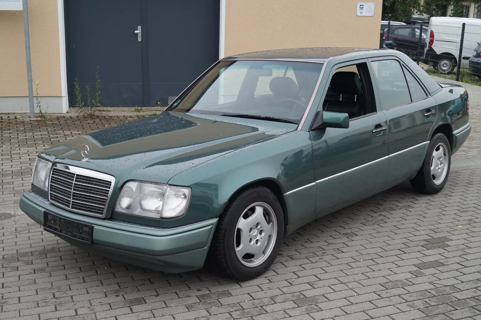 Mercedes-Benz E 220 Automatik*Klima*Leder*TÜV05/27 Green - 1