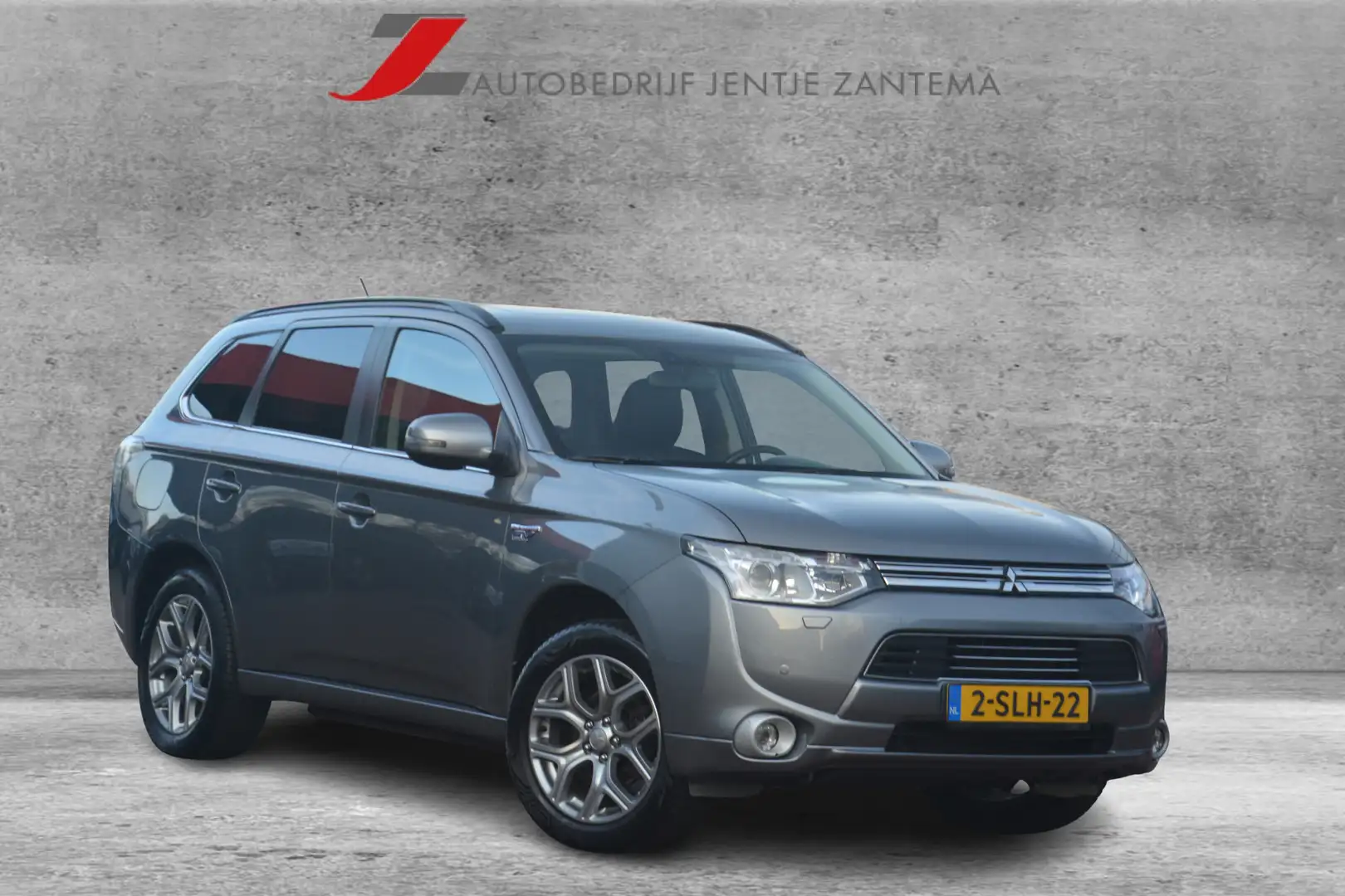 Mitsubishi Outlander 2.0 PHEV Instyle | Navigatie | Schuif-kanteldak | Grau - 1