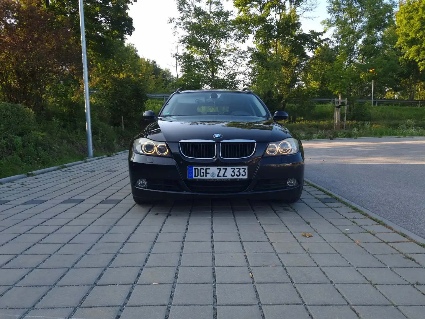 BMW 320 3er Touring Diesel 320d DPF Touring Aut. Schwarz - 2