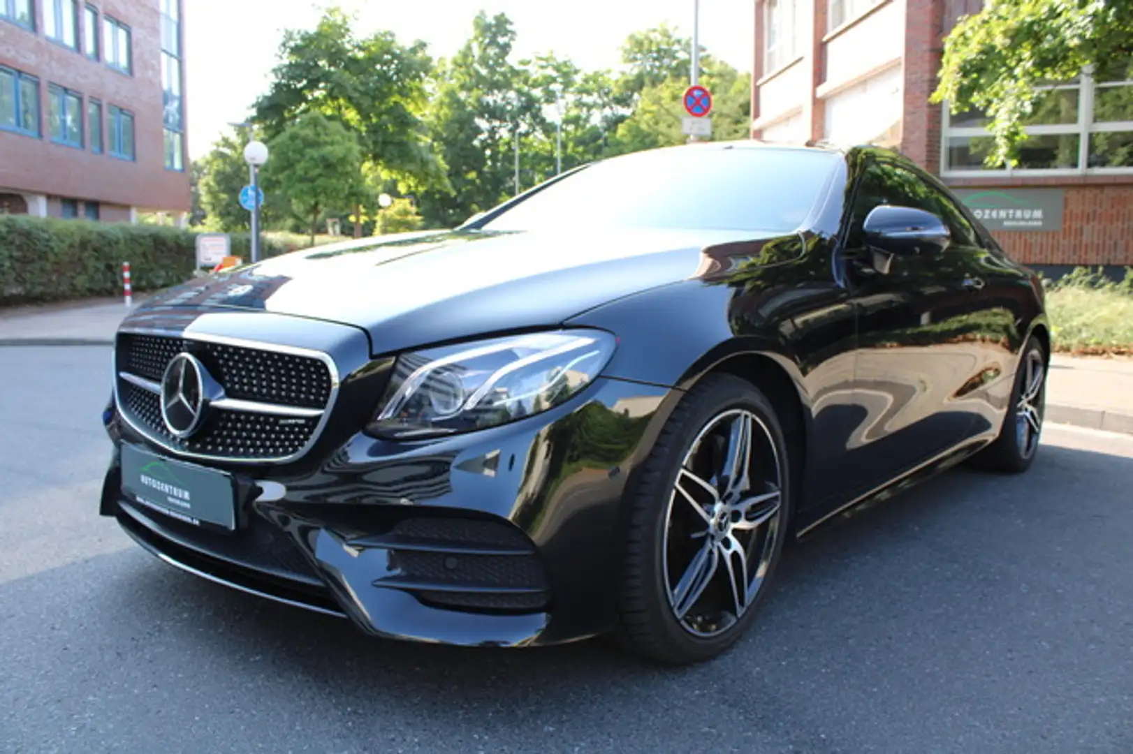 Mercedes-Benz E 400 4Matic Coupe Night/HeadUp/Pano/Multibeam Černá - 2