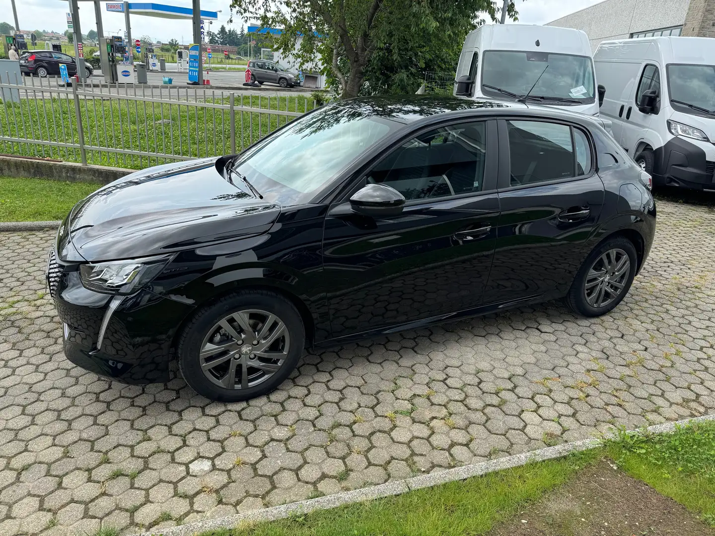 Peugeot 208 208 1.2 puretech Active Pack Nero - 2